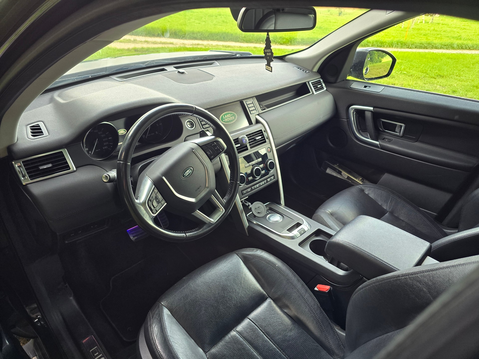 LAND ROVER Discovery Sport 2.0 TD4 SE AT9-image-6