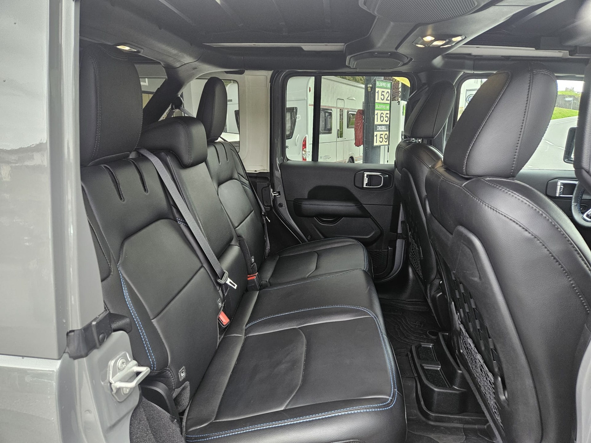 JEEP Wrangler 2.0 PHEV Unlimited Rubicon Automatic Soft Top-image-11