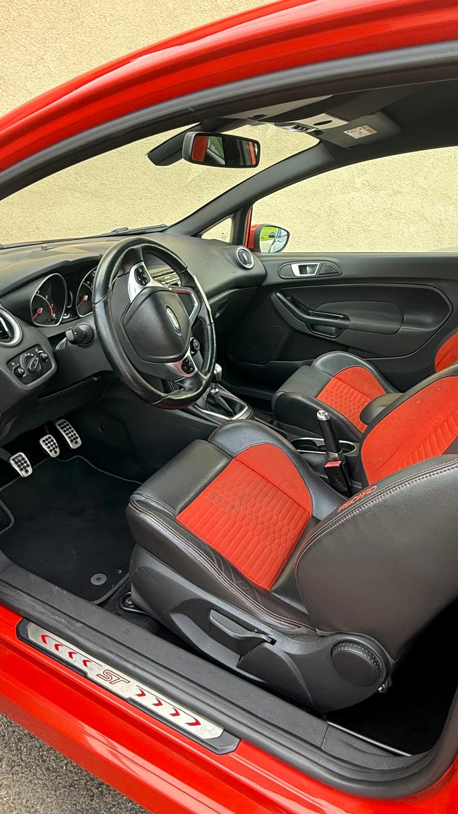 FORD Fiesta 1.6 SCTi ST-2-showroom-element-3