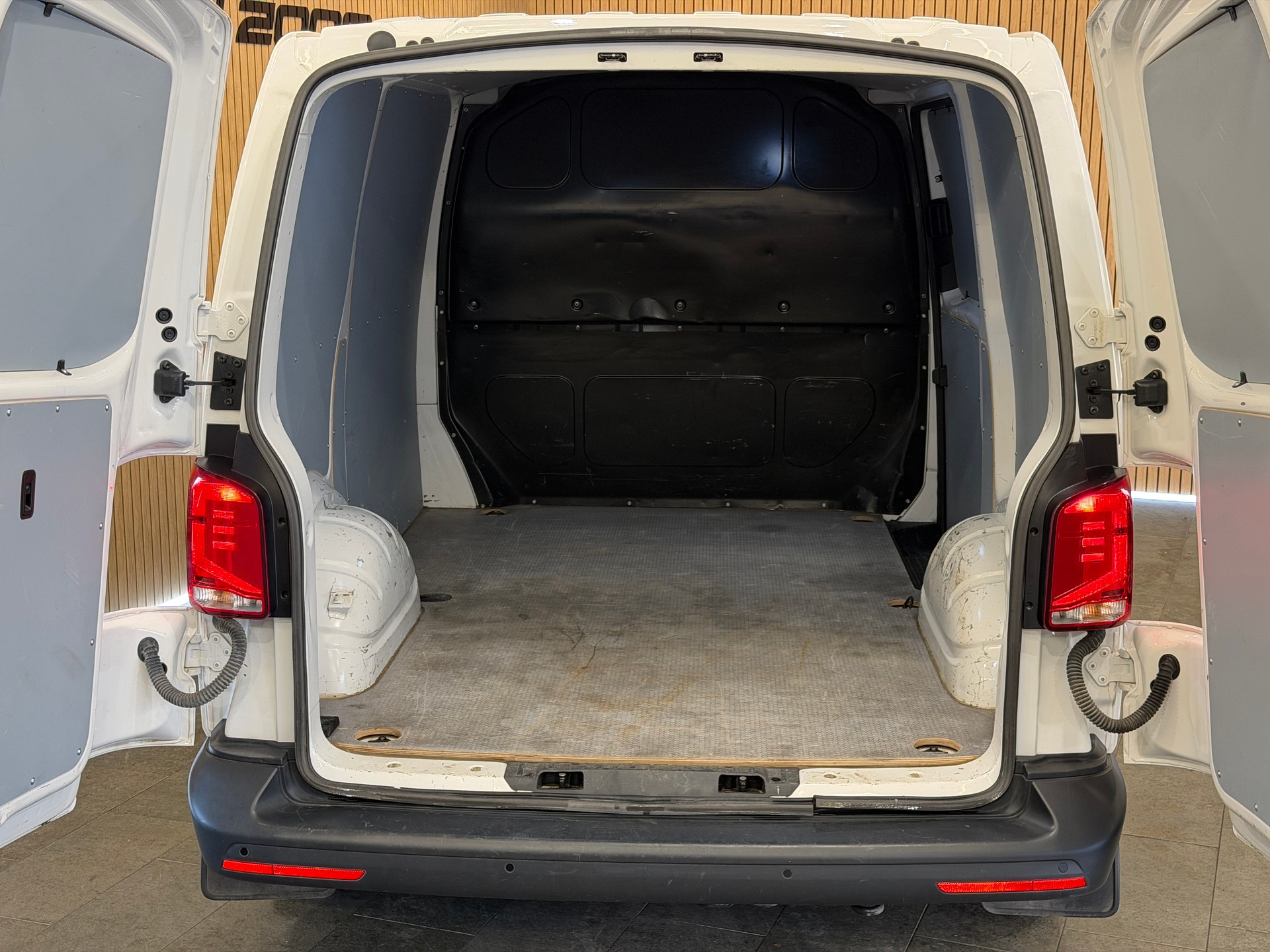 VW T6.1 2.0 TDI Transporter 3 Plätze-image-4