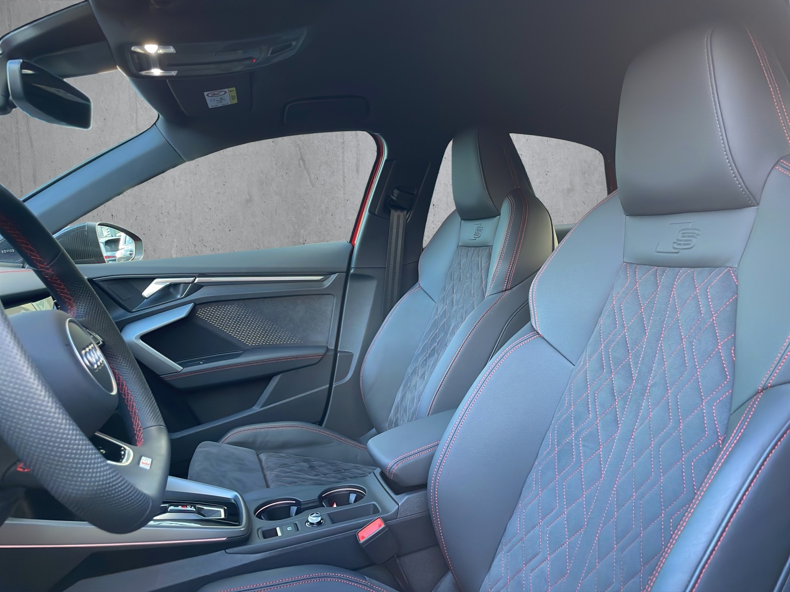 AUDI A3 Limousine 35 TFSI S-Line S-tronic-image-6