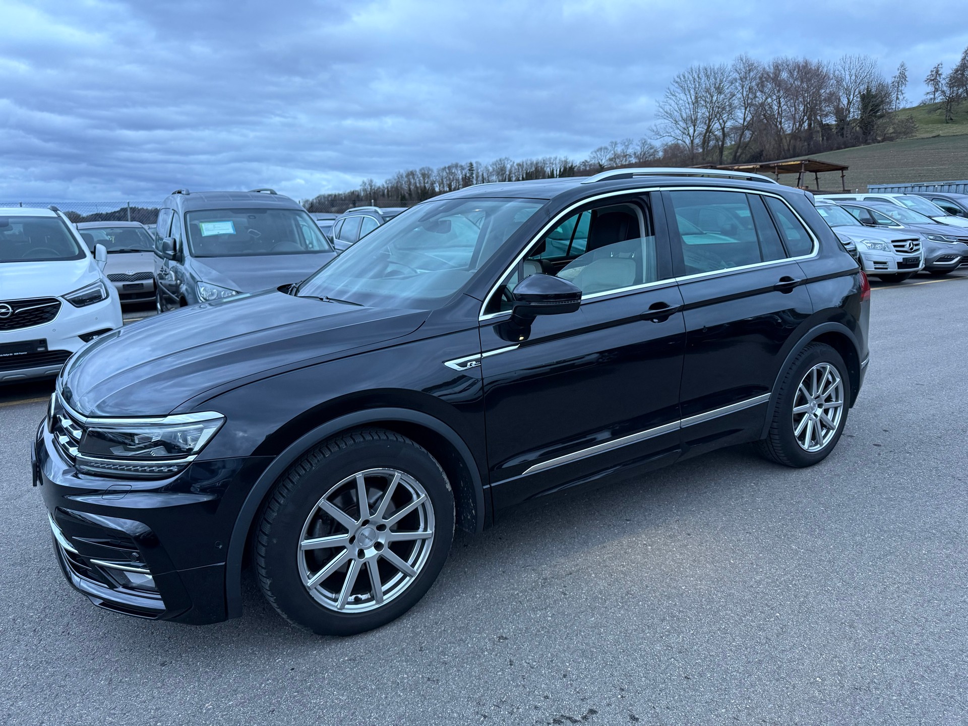 VW Tiguan 1.4TSI ACT R-line Sound 4Motion DSG-image-5