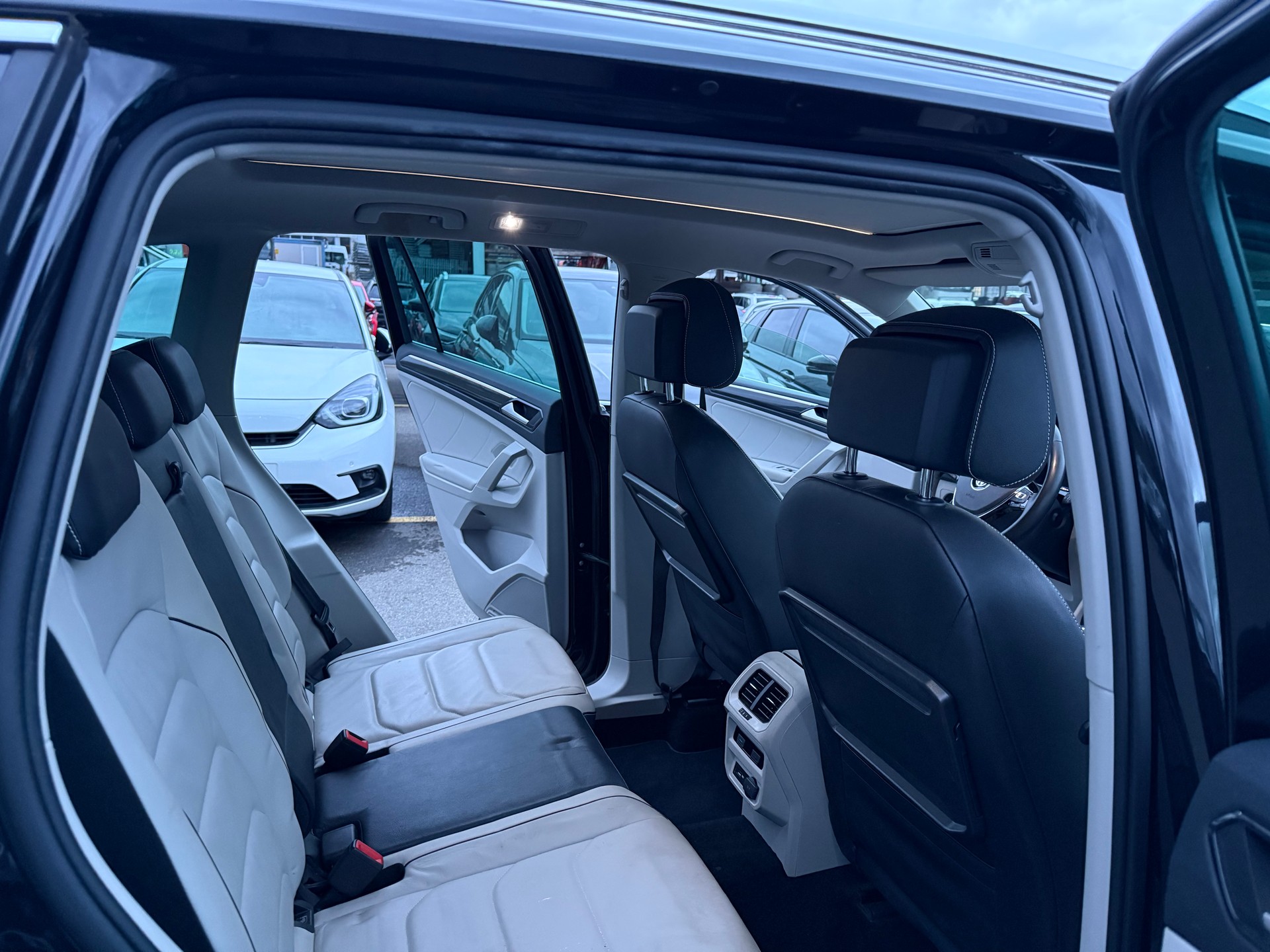 VW Tiguan 1.4TSI ACT R-line Sound 4Motion DSG-image-7