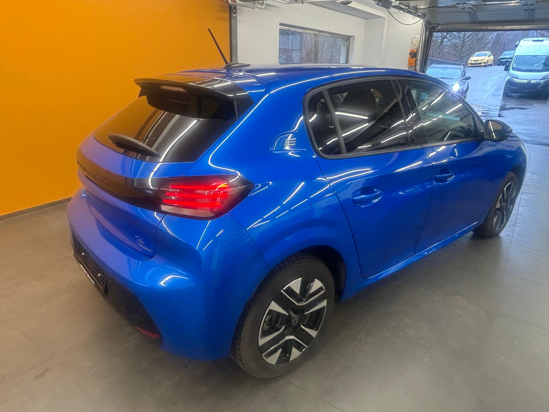 PEUGEOT 208 e-Style-image-5