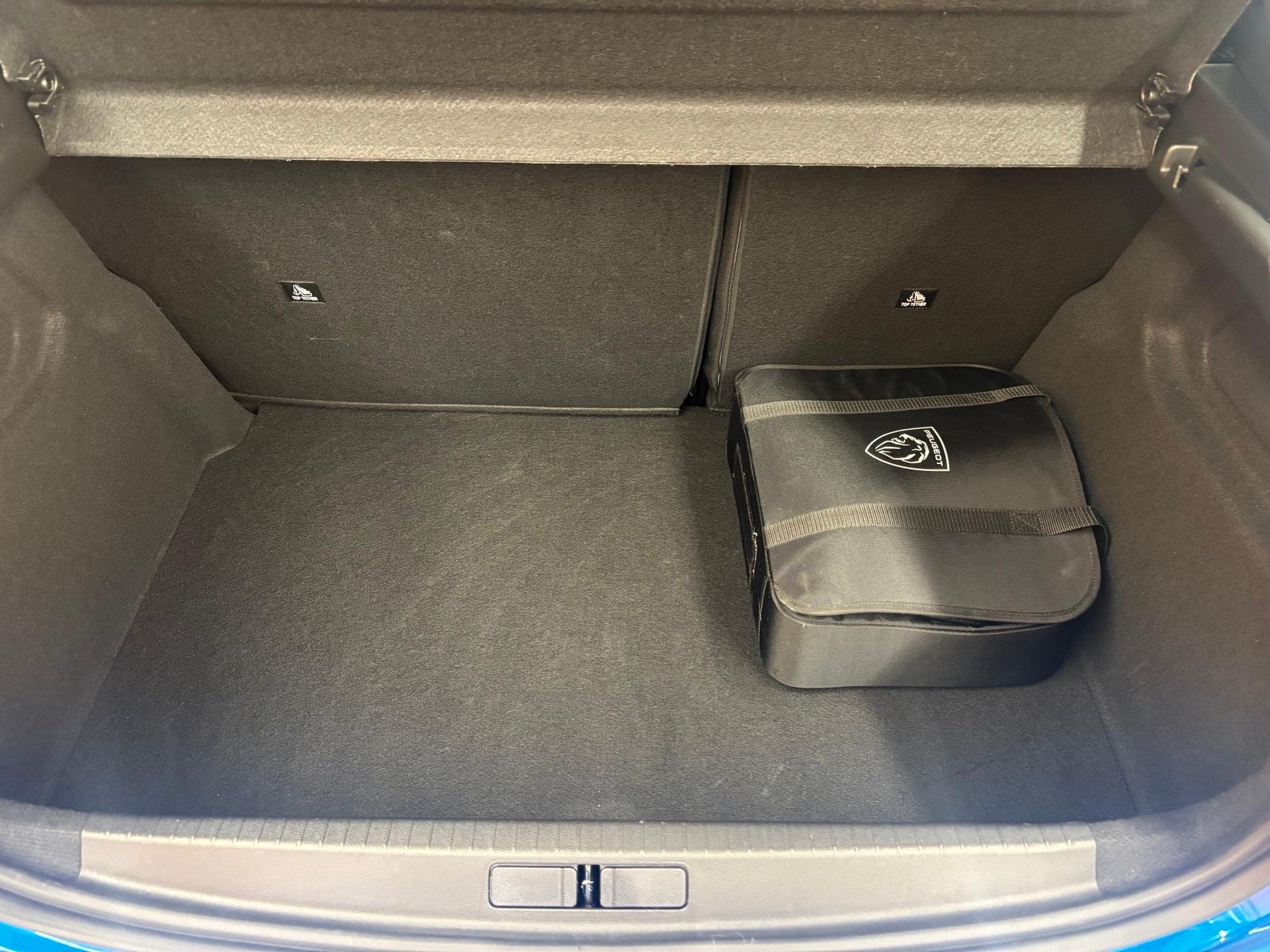 PEUGEOT 208 e-Style-image-18