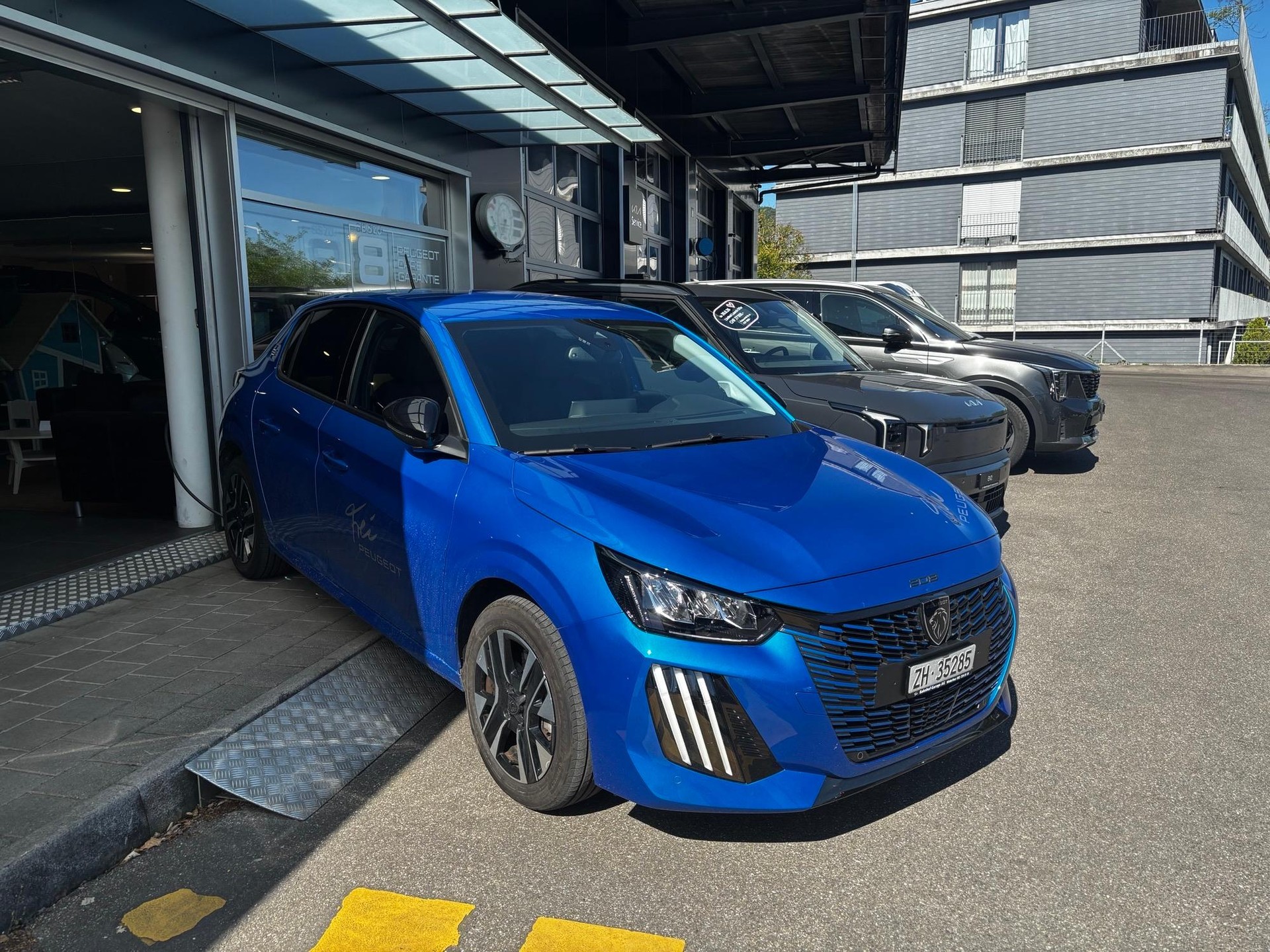 PEUGEOT 208 e-Style