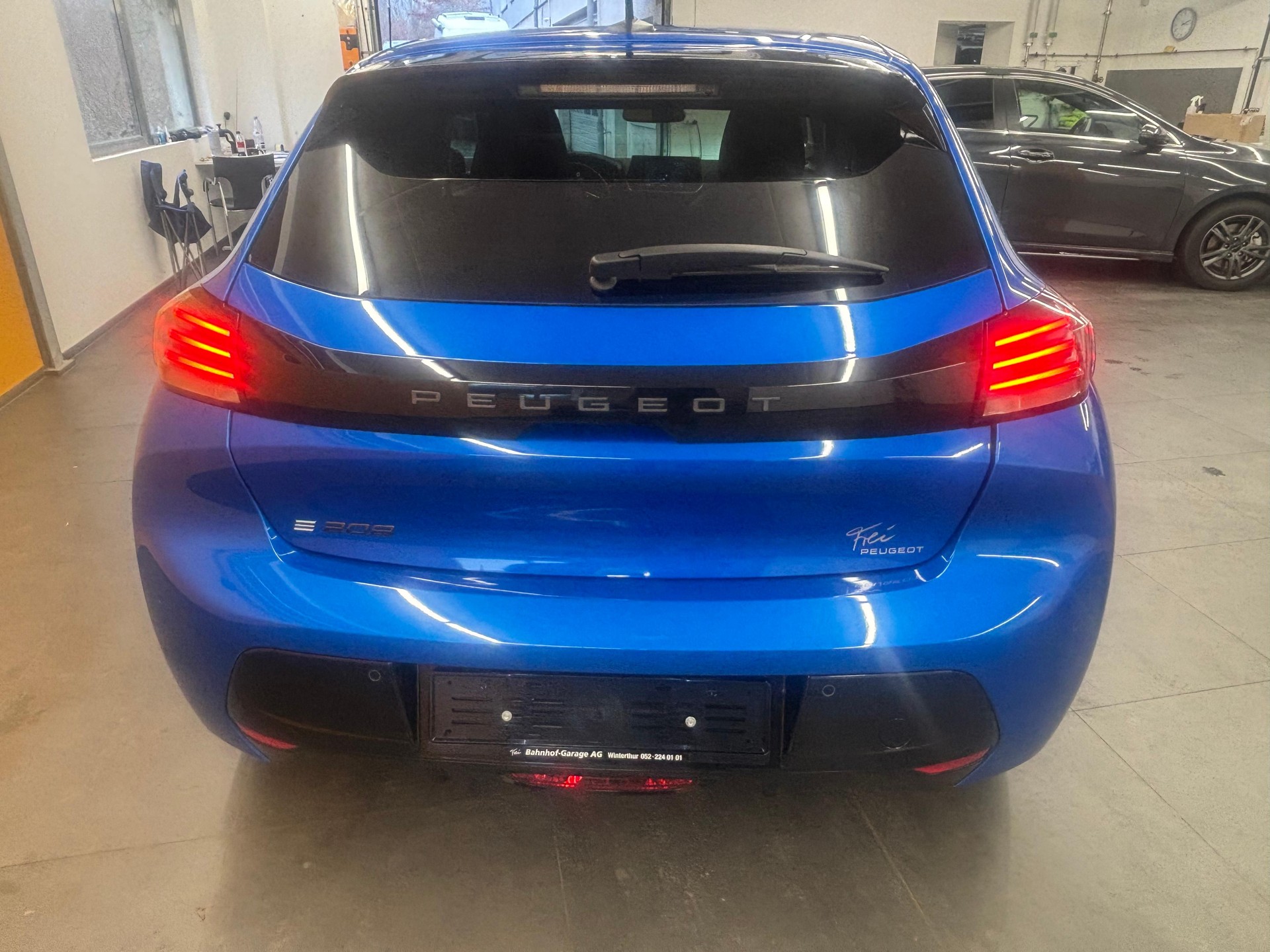 PEUGEOT 208 e-Style-image-6