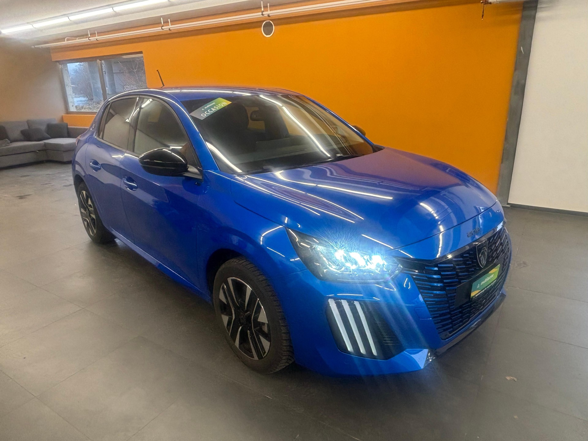 PEUGEOT 208 e-Style-showroom-element-2