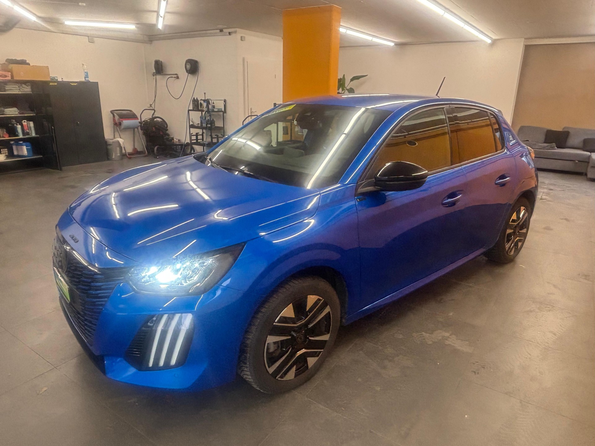 PEUGEOT 208 e-Style-showroom-element-3