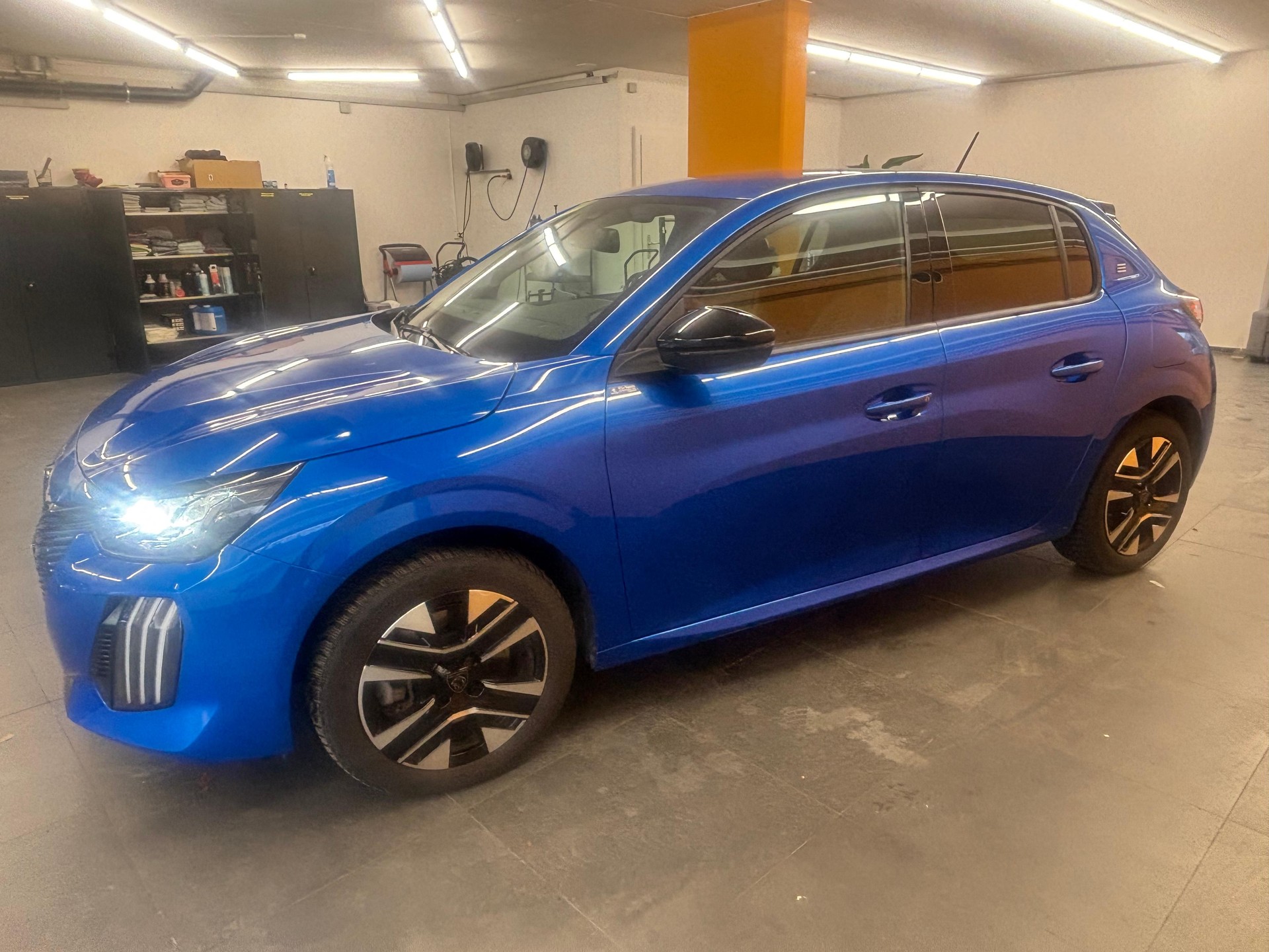 PEUGEOT 208 e-Style-image-9