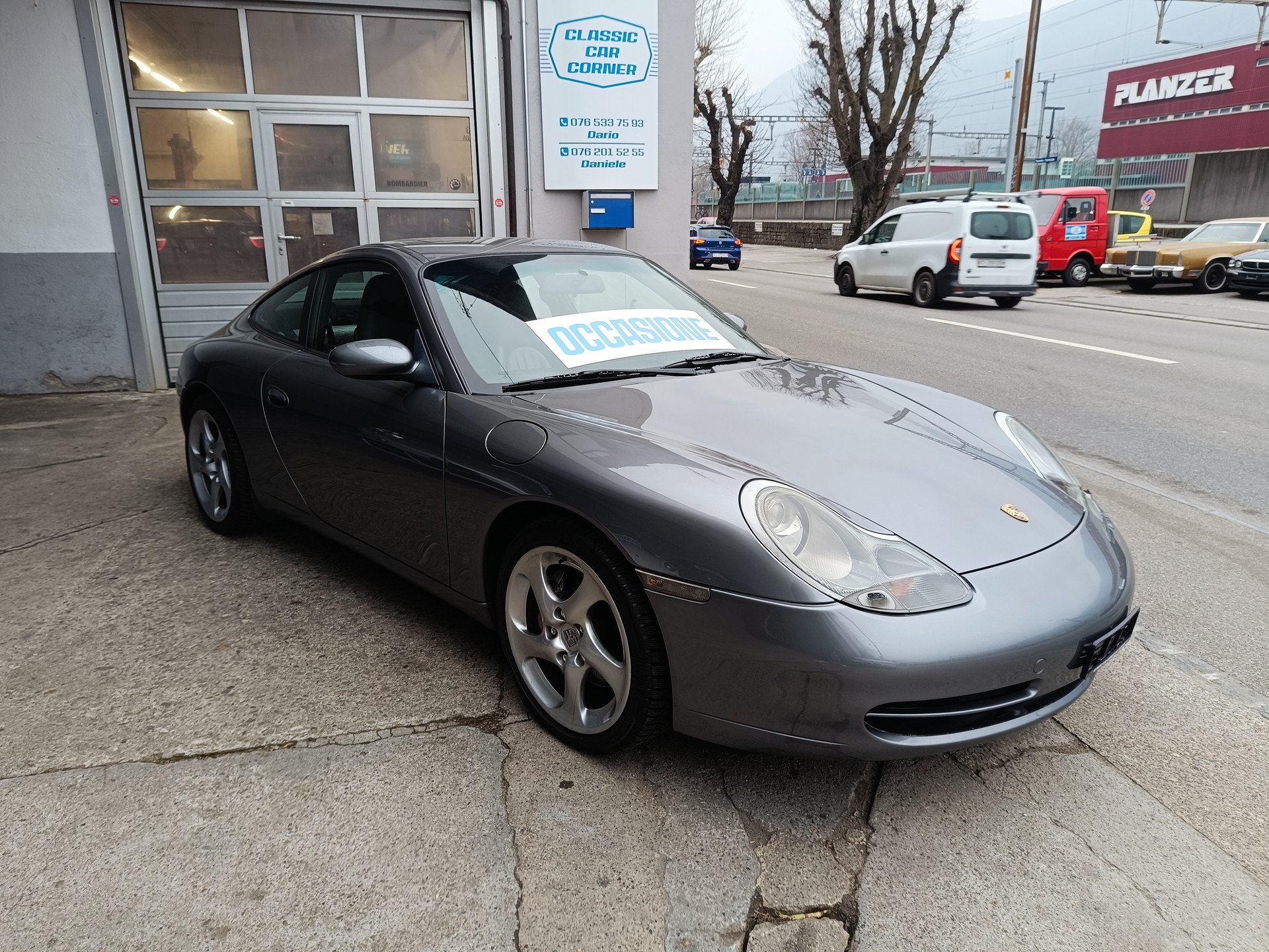 PORSCHE 911 Carrera 4-image-1