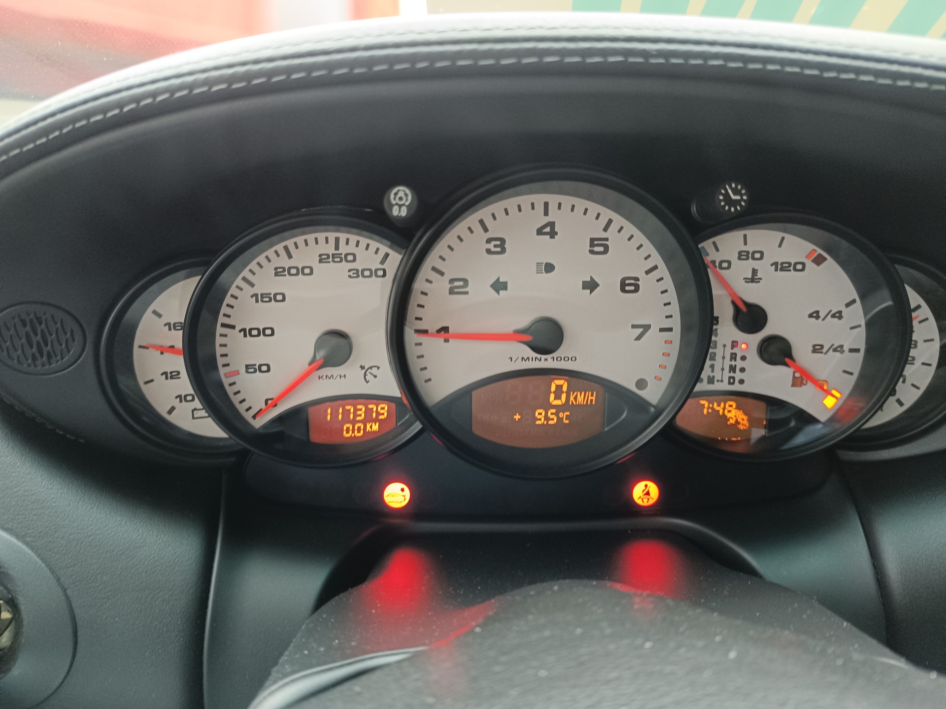 PORSCHE 911 Carrera 4-image-7