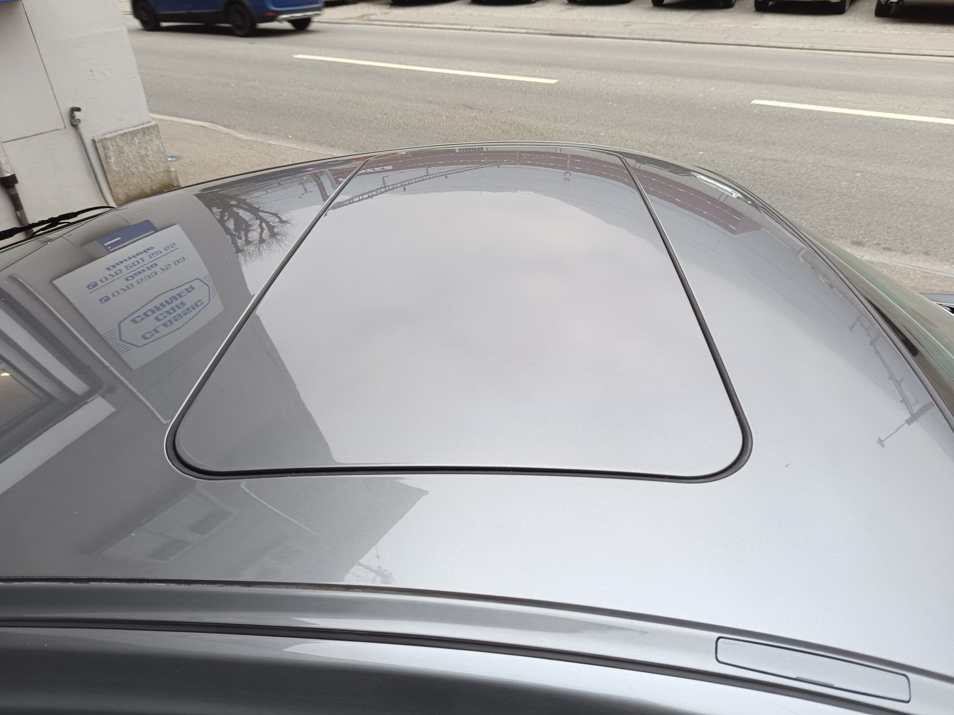 PORSCHE 911 Carrera 4-image-6