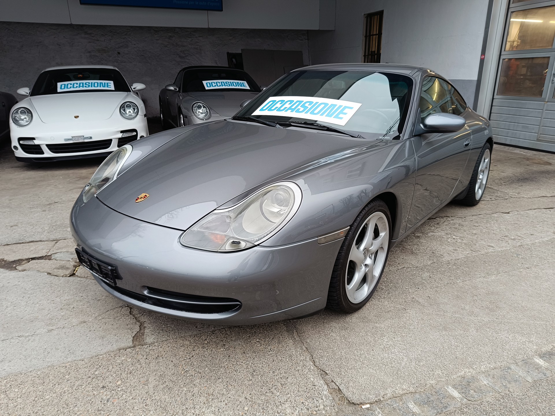 PORSCHE 911 Carrera 4-image-0