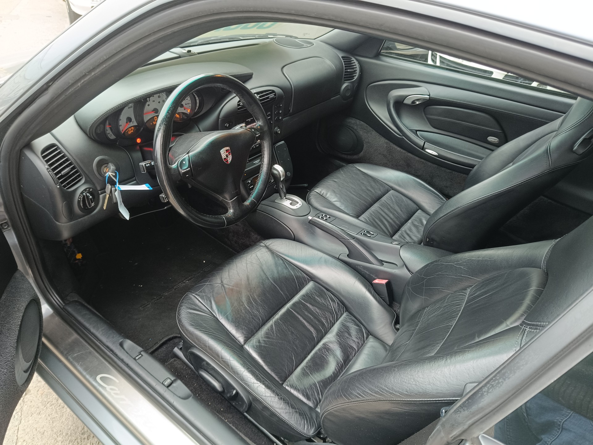 PORSCHE 911 Carrera 4-image-9