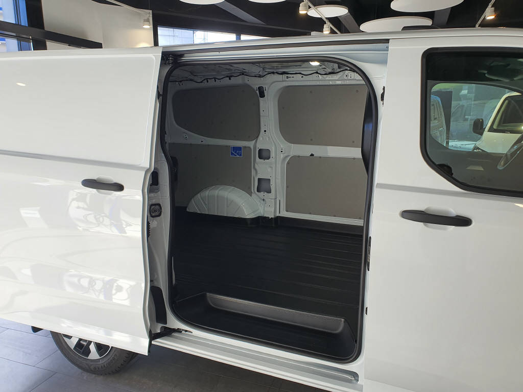 FORD Transit Custom Van 320 L1 2.5 Duratec 233 Trend PHEV-image-11