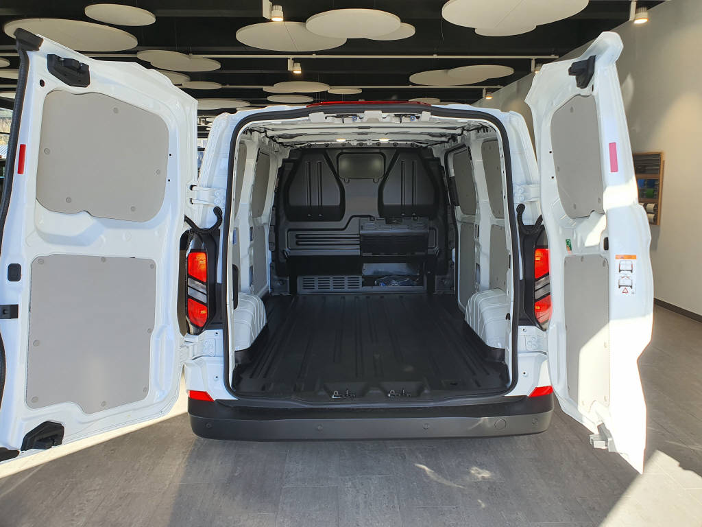 FORD Transit Custom Van 320 L1 2.5 Duratec 233 Trend PHEV-image-13