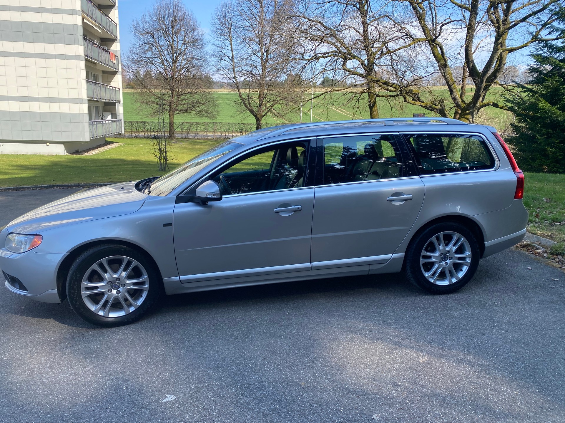 VOLVO V70 2.5T Summum Geartronic-image-10