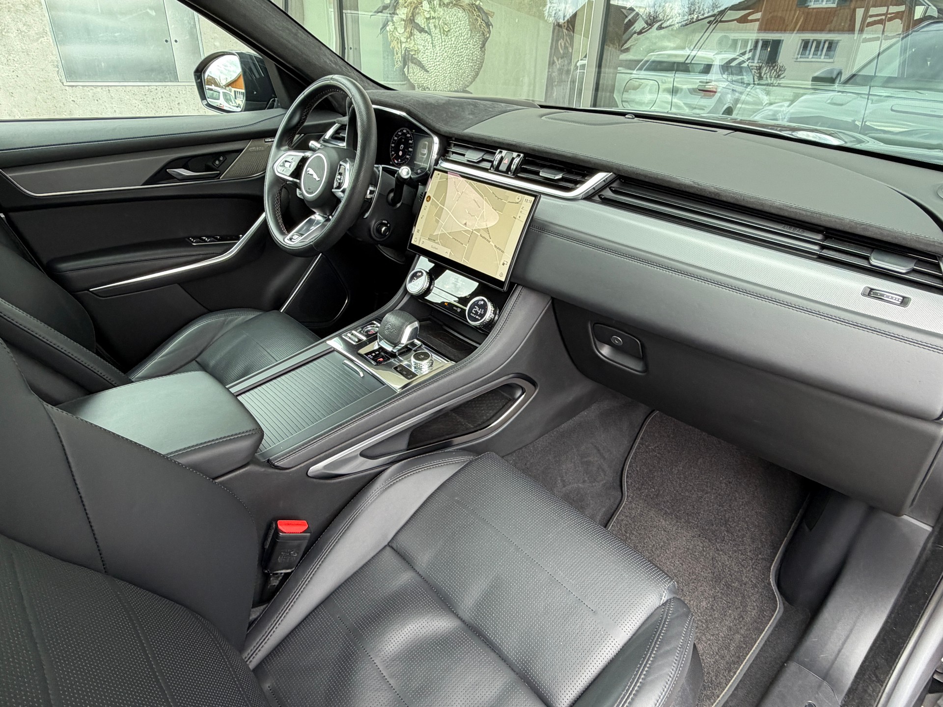 JAGUAR F-Pace 5.0 V8 SVR P550 AWD-image-23