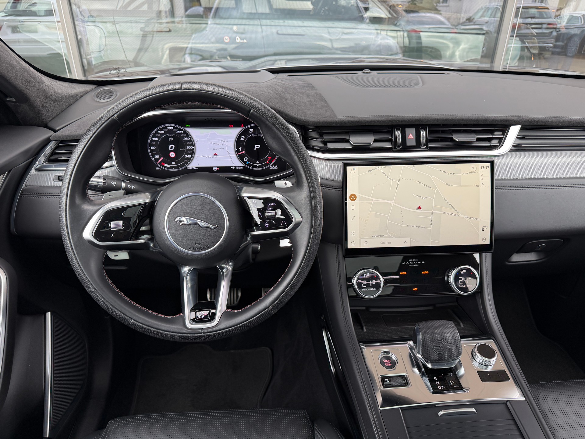 JAGUAR F-Pace 5.0 V8 SVR P550 AWD-image-18