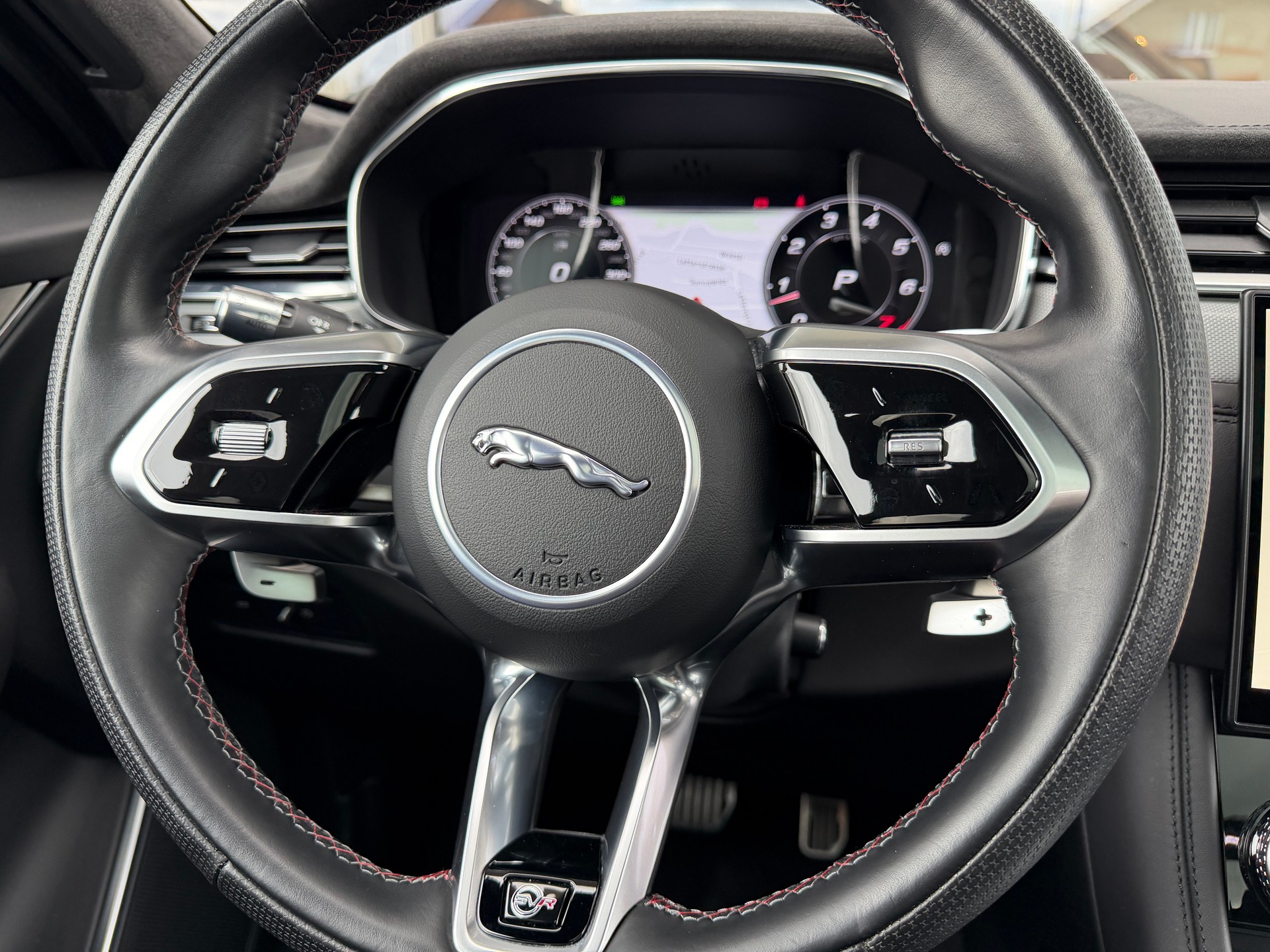 JAGUAR F-Pace 5.0 V8 SVR P550 AWD-image-19