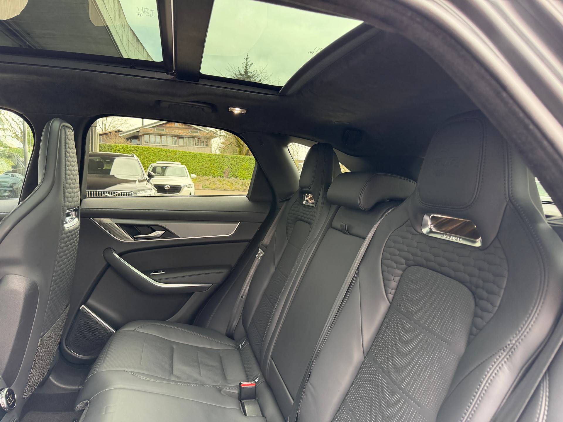 JAGUAR F-Pace 5.0 V8 SVR P550 AWD-image-11