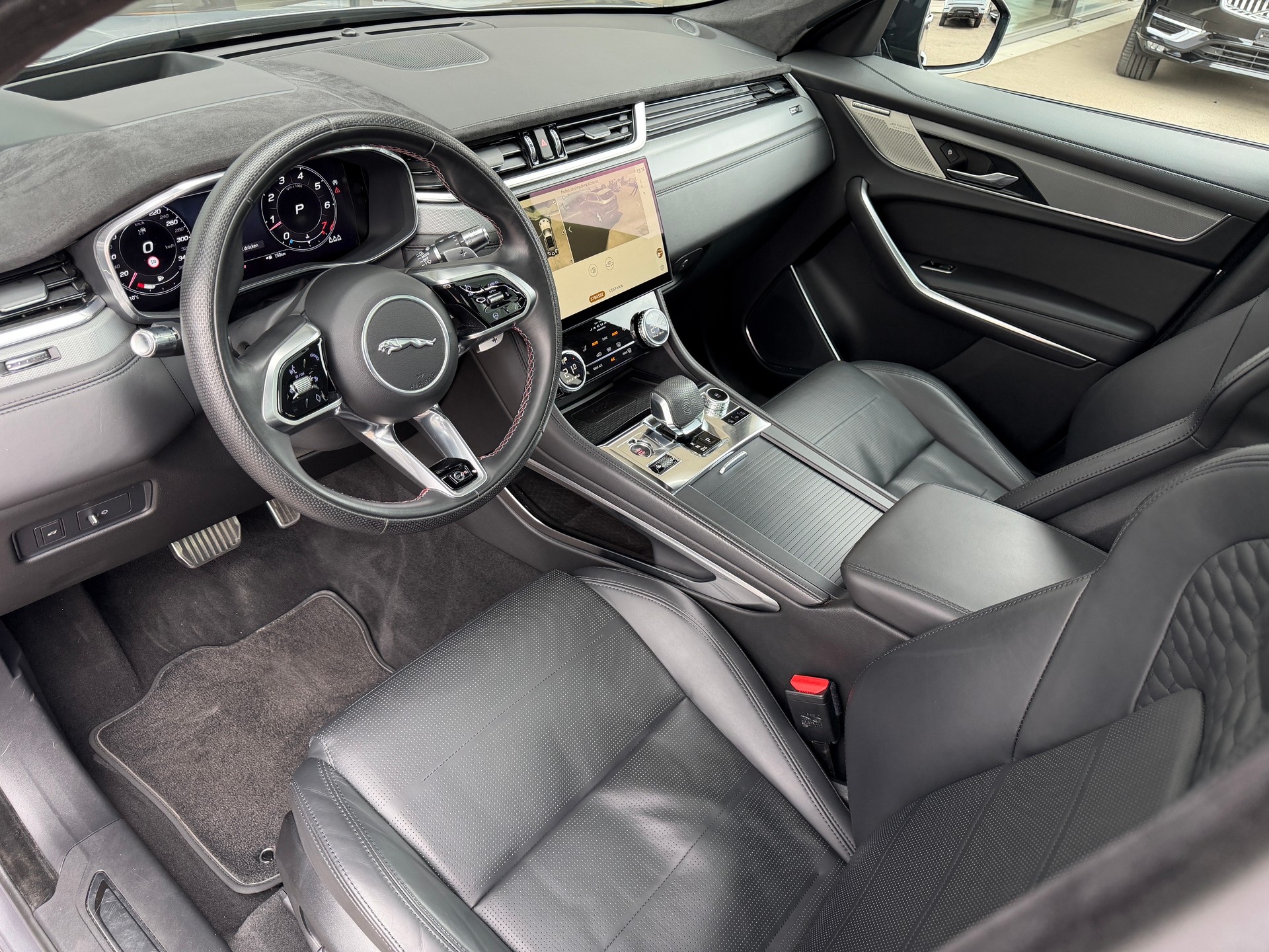 JAGUAR F-Pace 5.0 V8 SVR P550 AWD-image-12