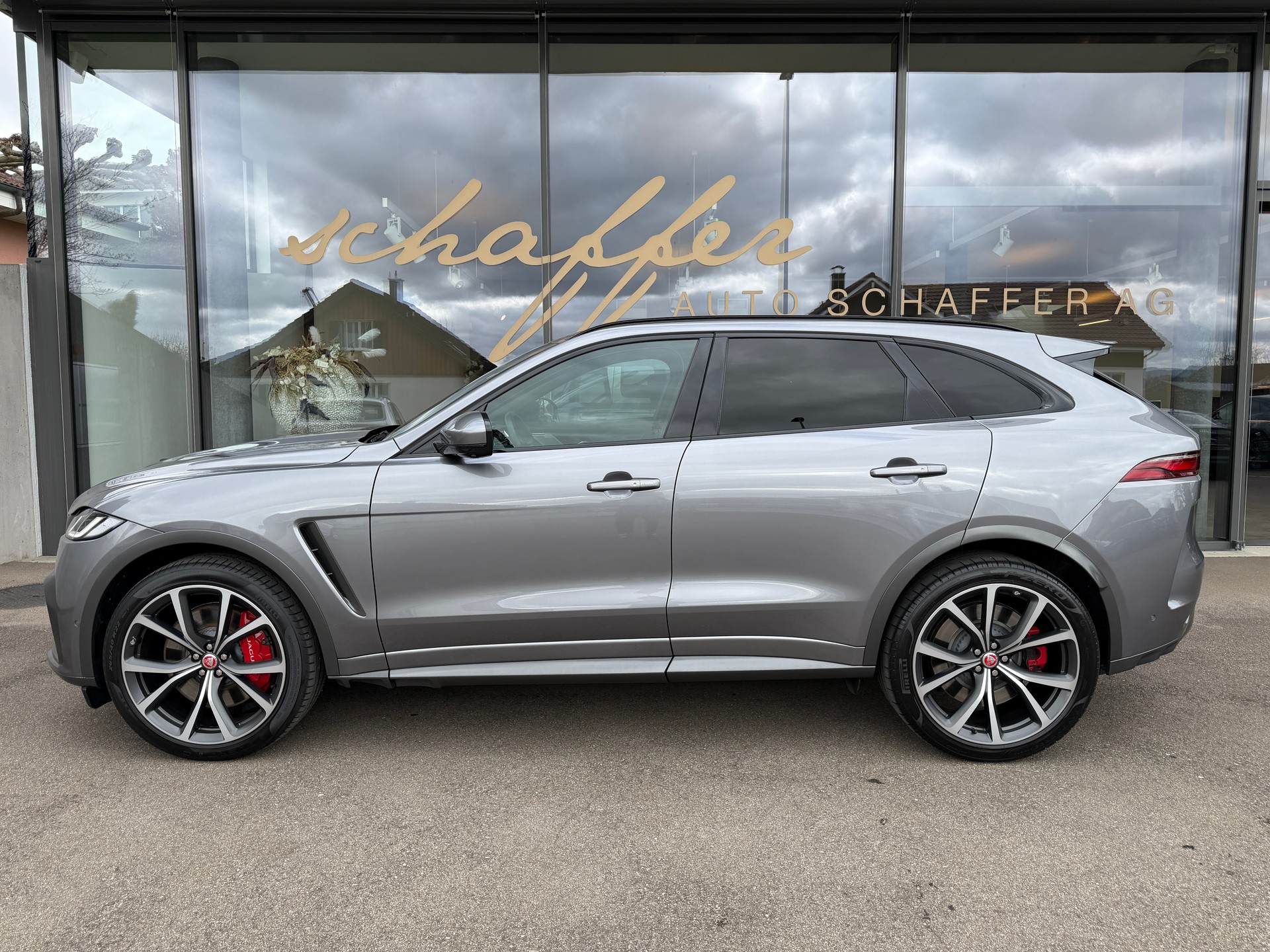 JAGUAR F-Pace 5.0 V8 SVR P550 AWD-image-4