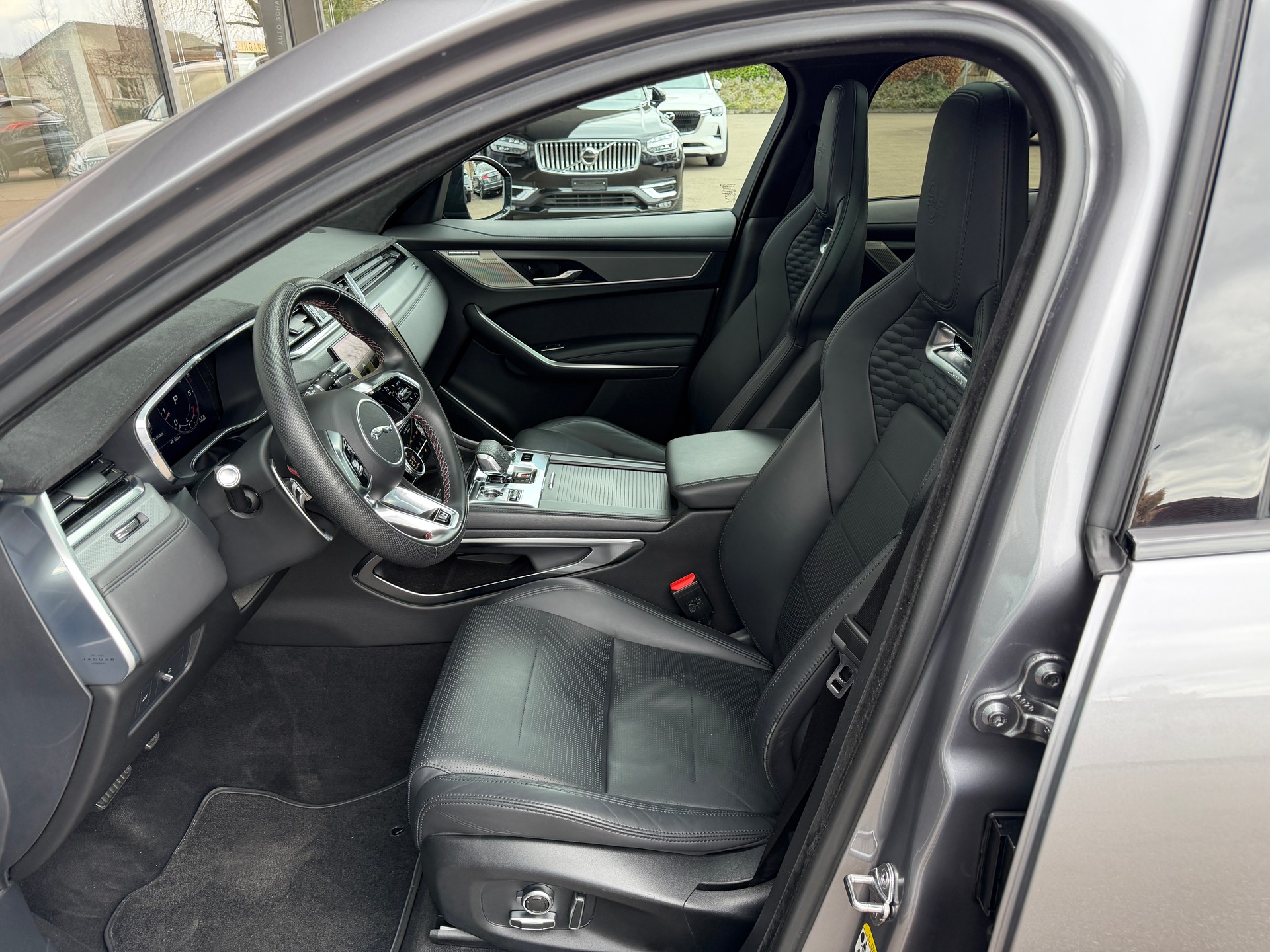 JAGUAR F-Pace 5.0 V8 SVR P550 AWD-image-9