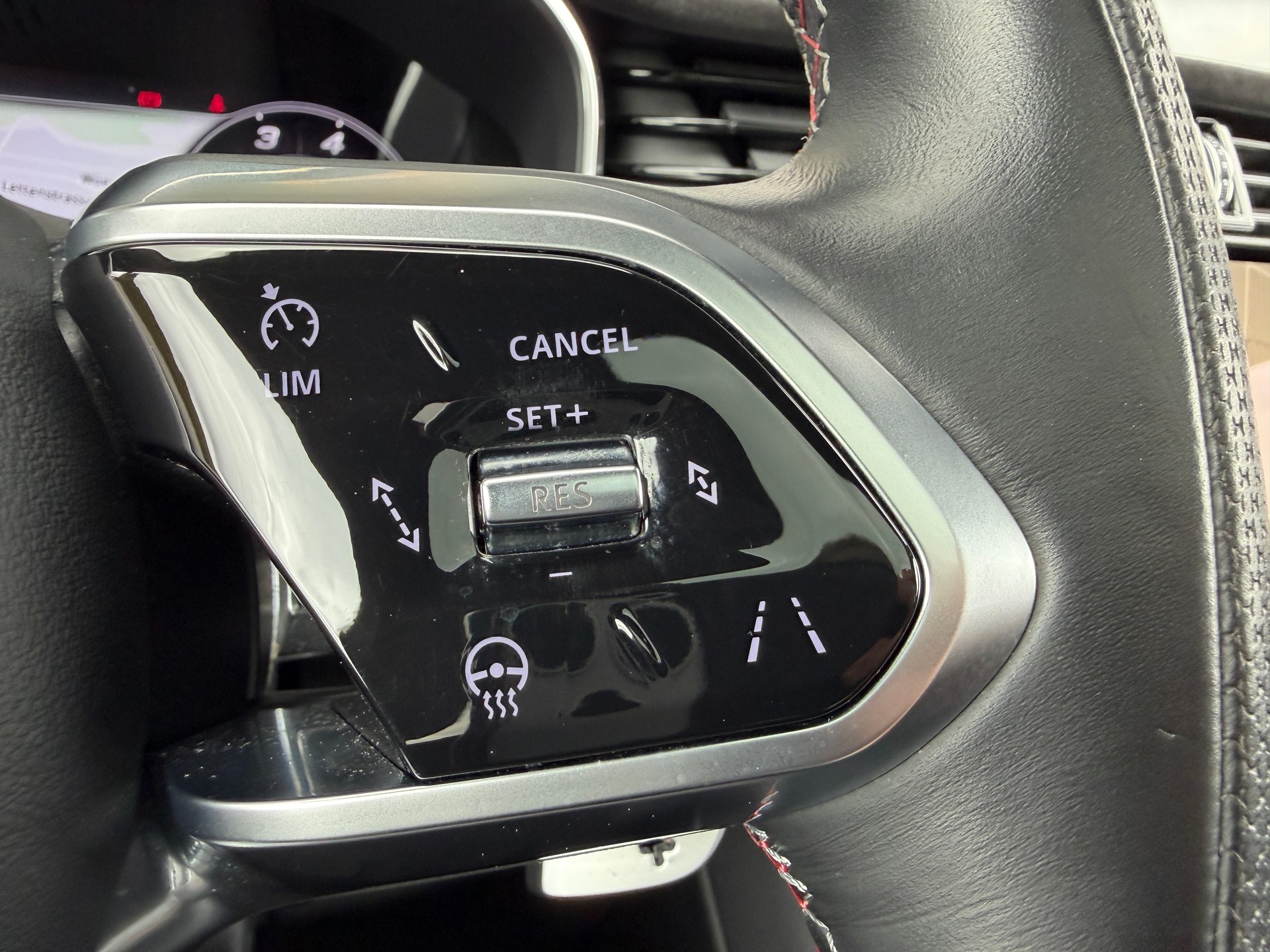 JAGUAR F-Pace 5.0 V8 SVR P550 AWD-image-20