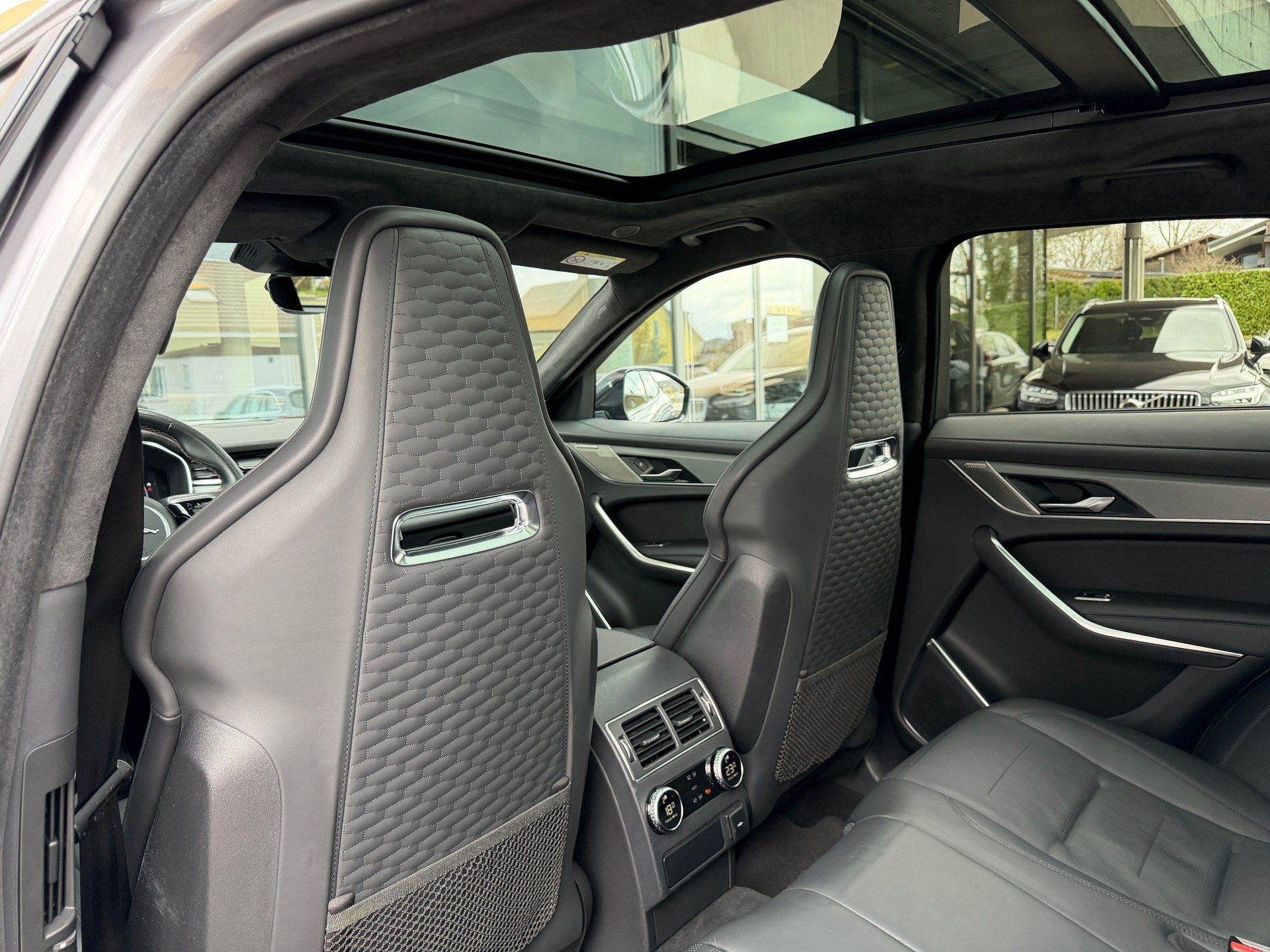 JAGUAR F-Pace 5.0 V8 SVR P550 AWD-image-14