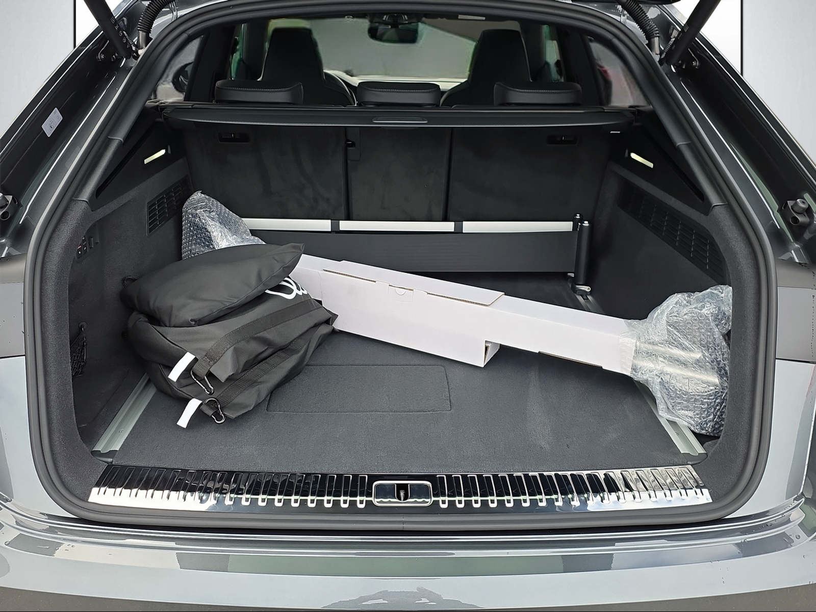 AUDI Q8 SUV TFSI e quattro 290 kW Attraction tiptronic-image-11