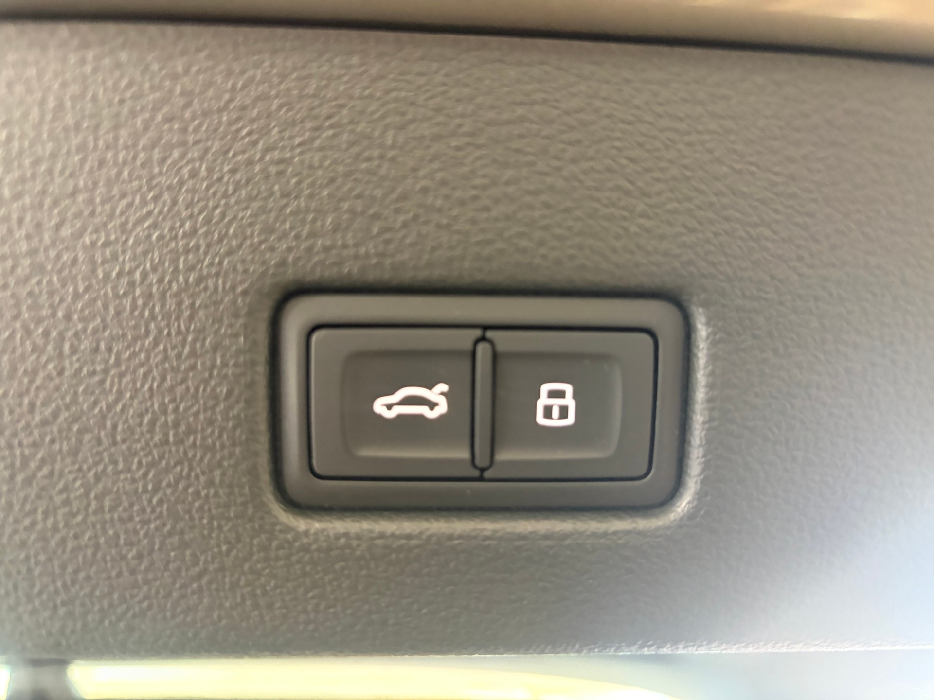 AUDI A7 Sportback 55 TFSI quattro | CH | ERSTBESITZ | Leder Valcona Beige | Nachtsicht | AHK | HeadUp | Luftfederung |-image-25