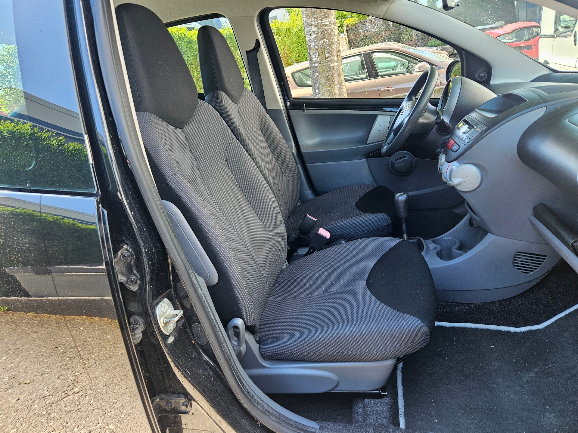 TOYOTA Aygo 1.0 Linea Terra-image-8