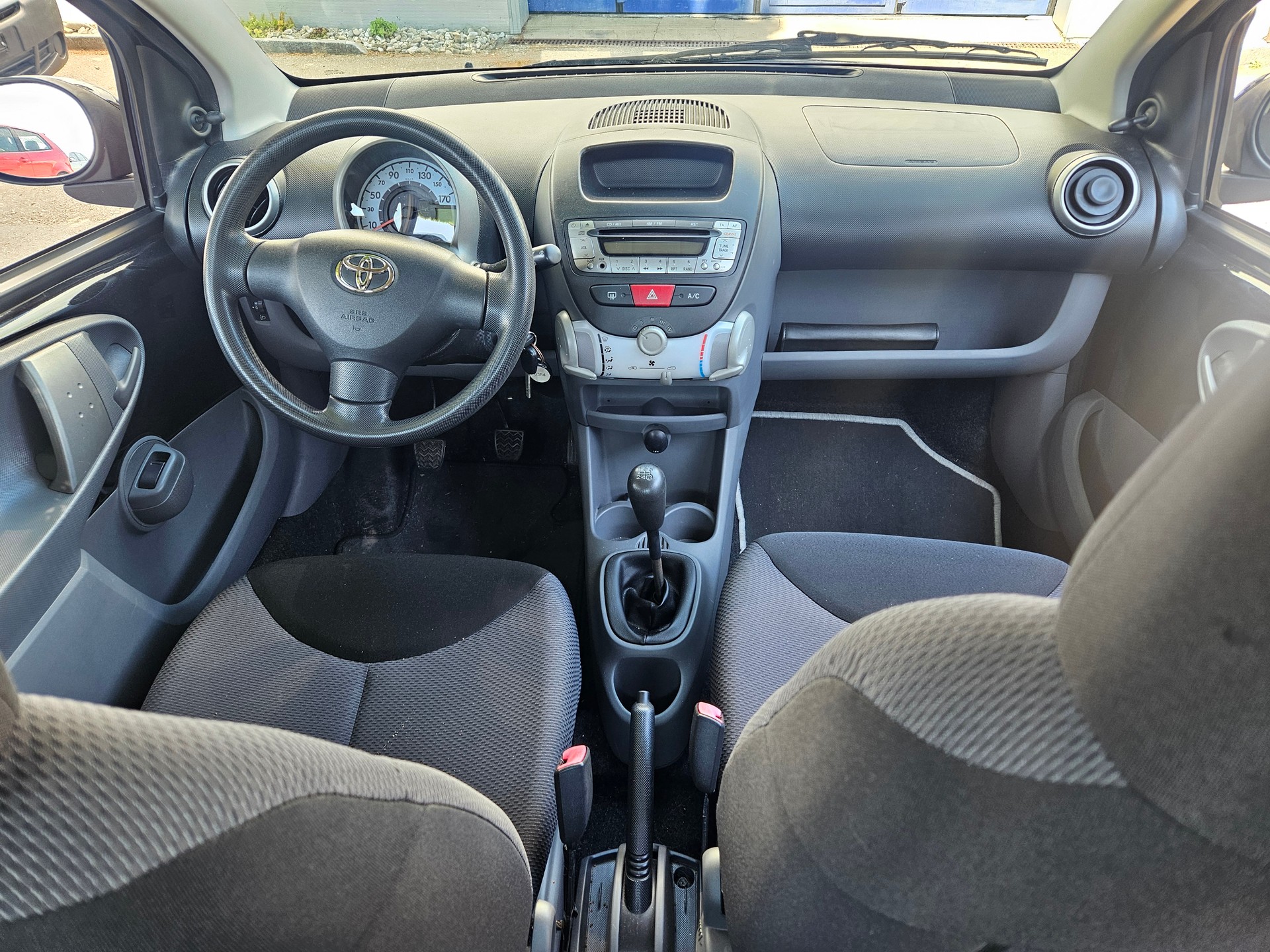 TOYOTA Aygo 1.0 Linea Terra-image-6