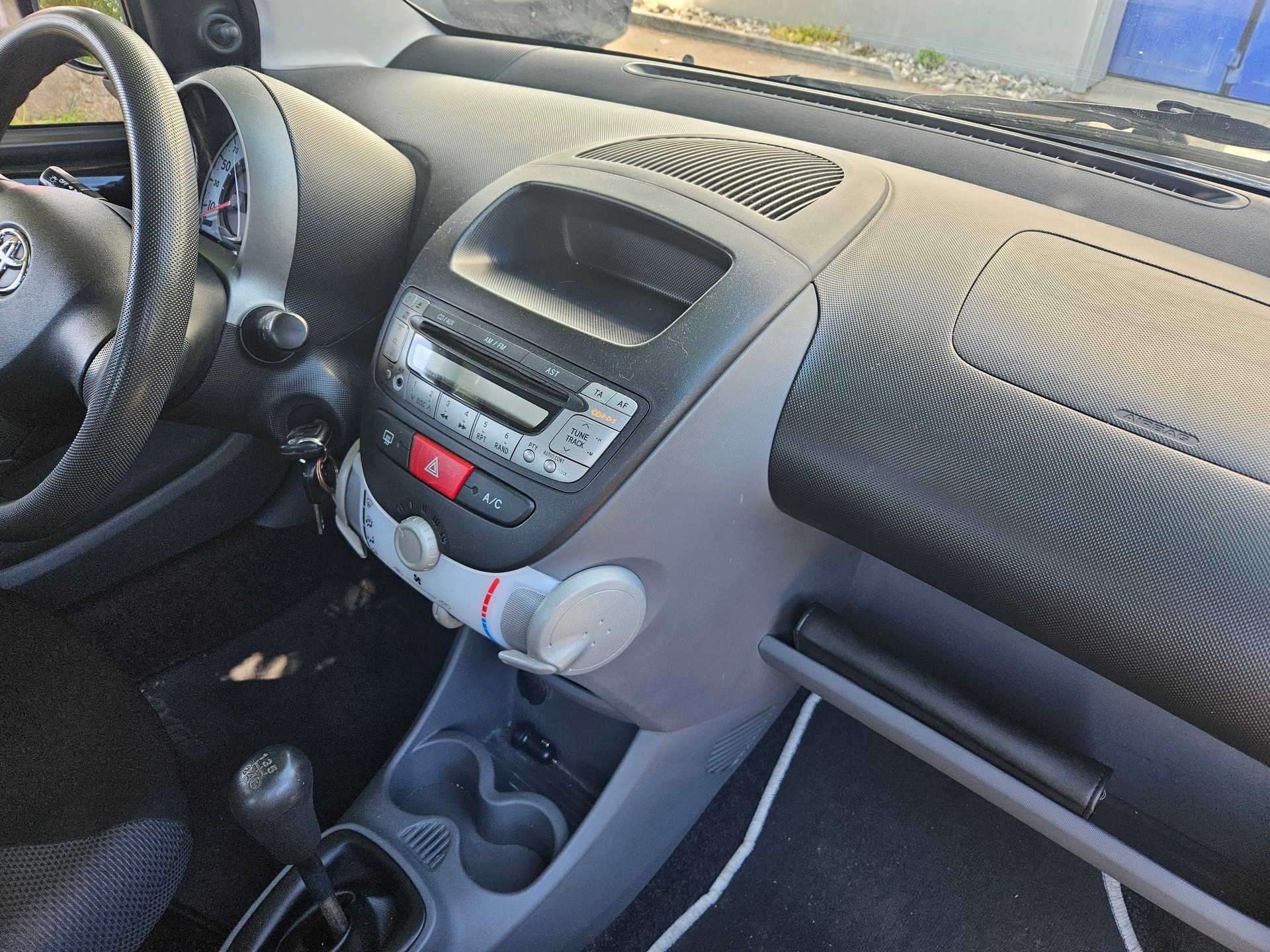 TOYOTA Aygo 1.0 Linea Terra-image-7