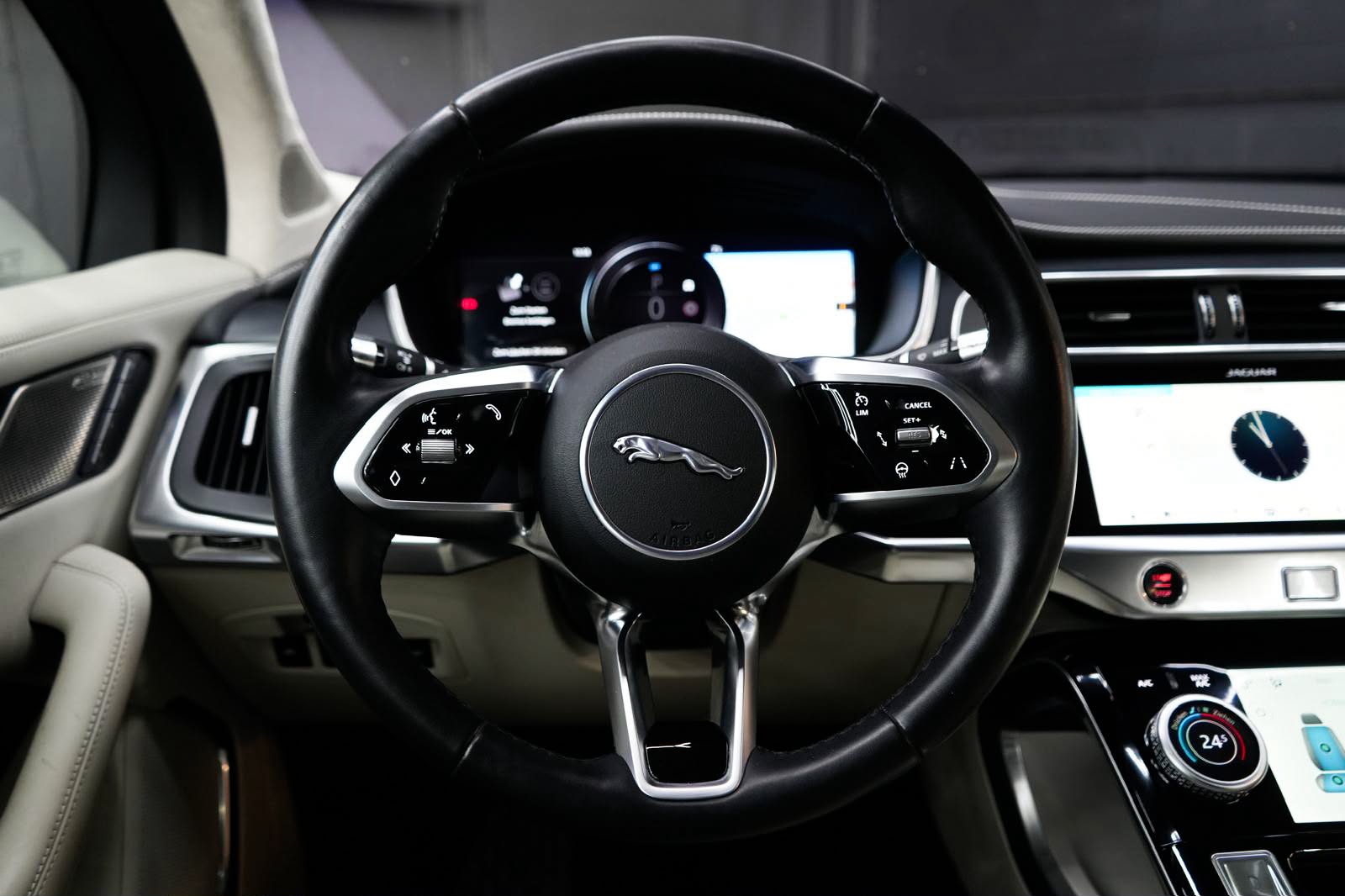 JAGUAR I-Pace EV400 First Edition AWD-image-13