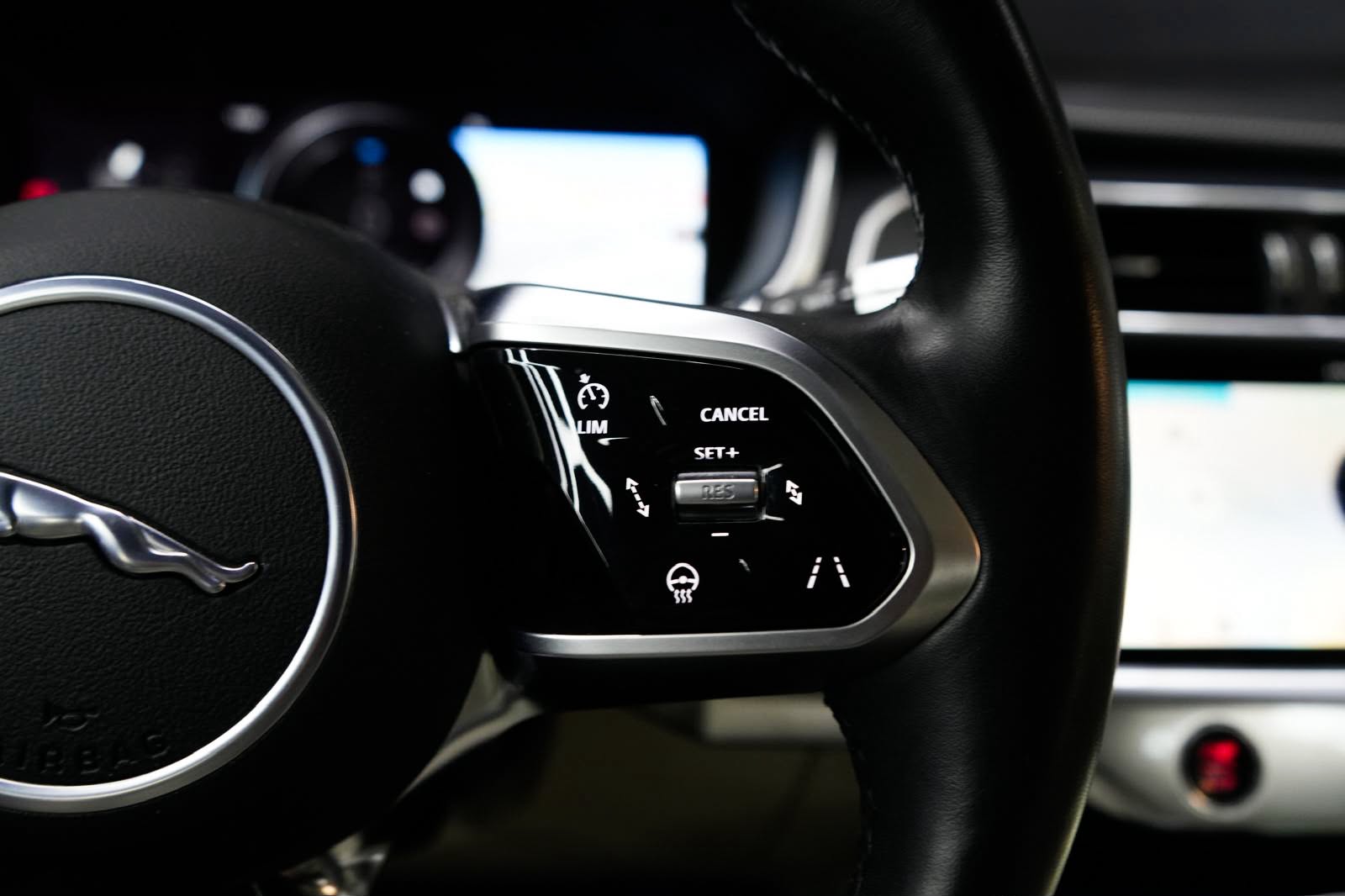 JAGUAR I-Pace EV400 First Edition AWD-image-15