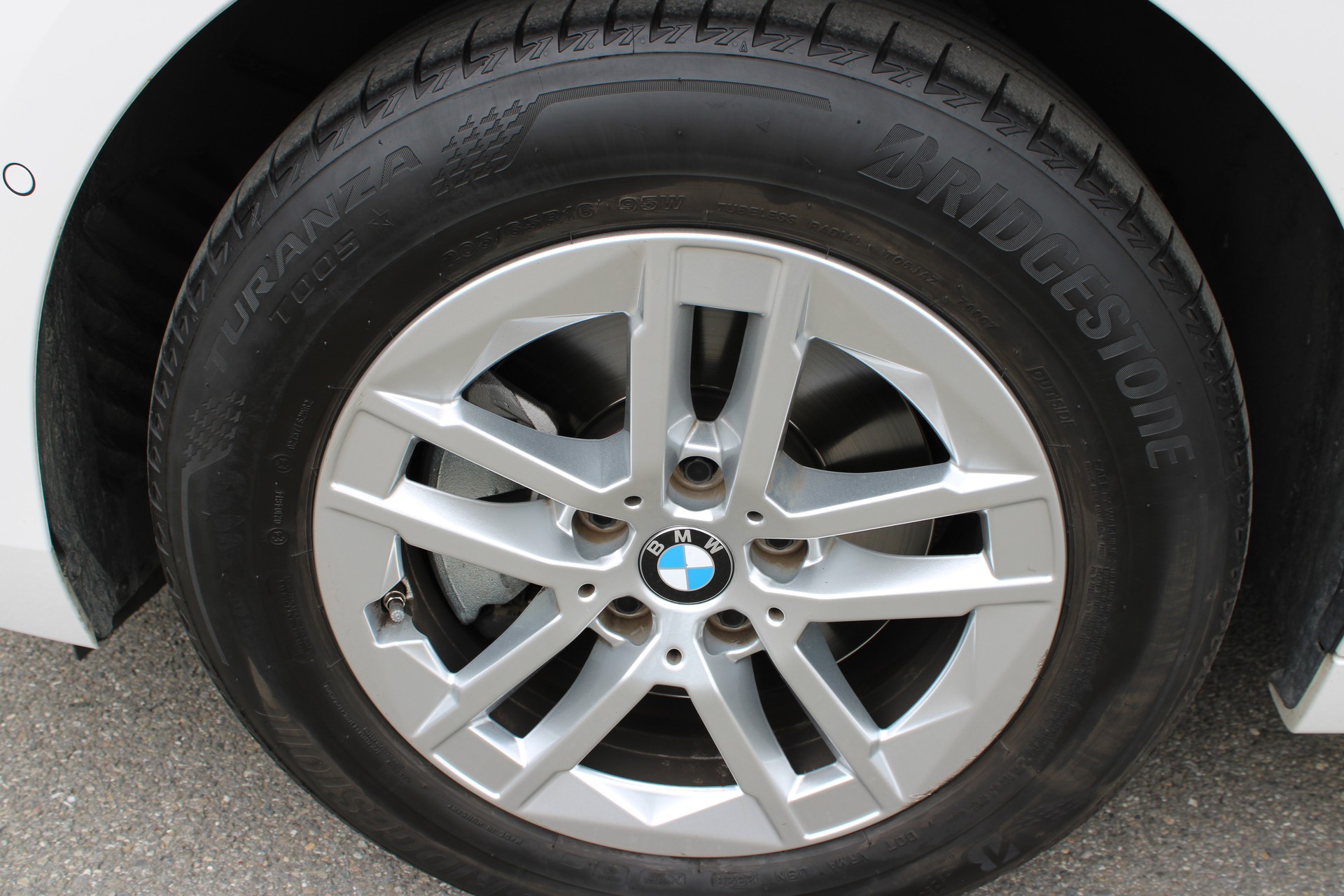 BMW 218i Active Tourer-image-6