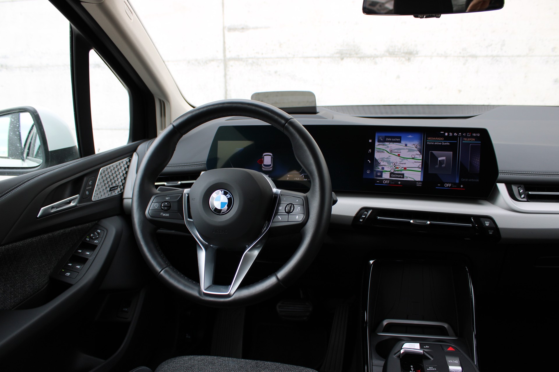 BMW 218i Active Tourer-image-12