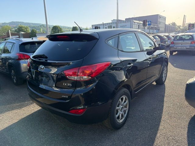 HYUNDAI iX 35 2.0 Comfort 4WD-image-4