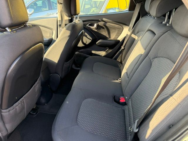 HYUNDAI iX 35 2.0 Comfort 4WD-image-9