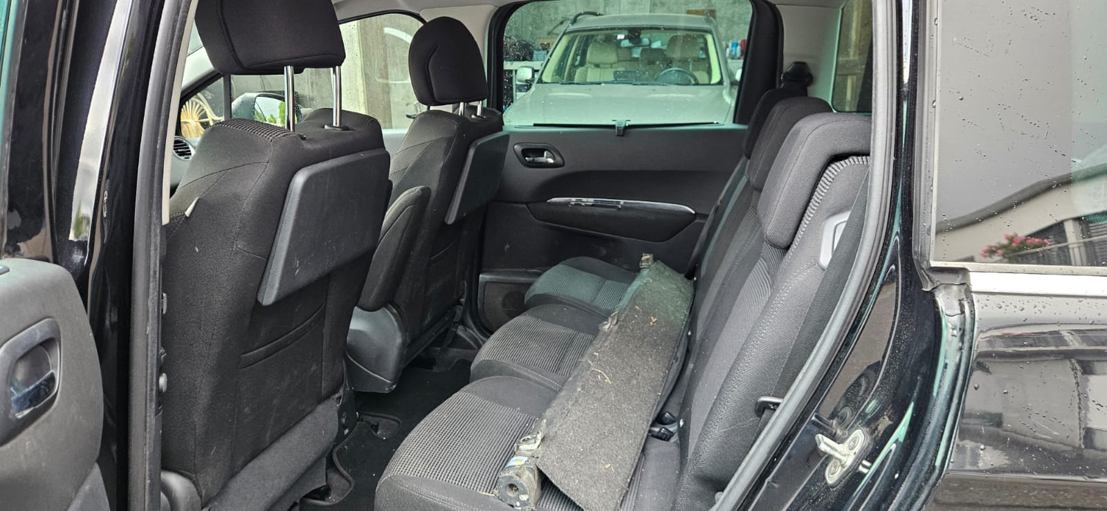 PEUGEOT 5008 2.0 HDI Business Automatic-image-3