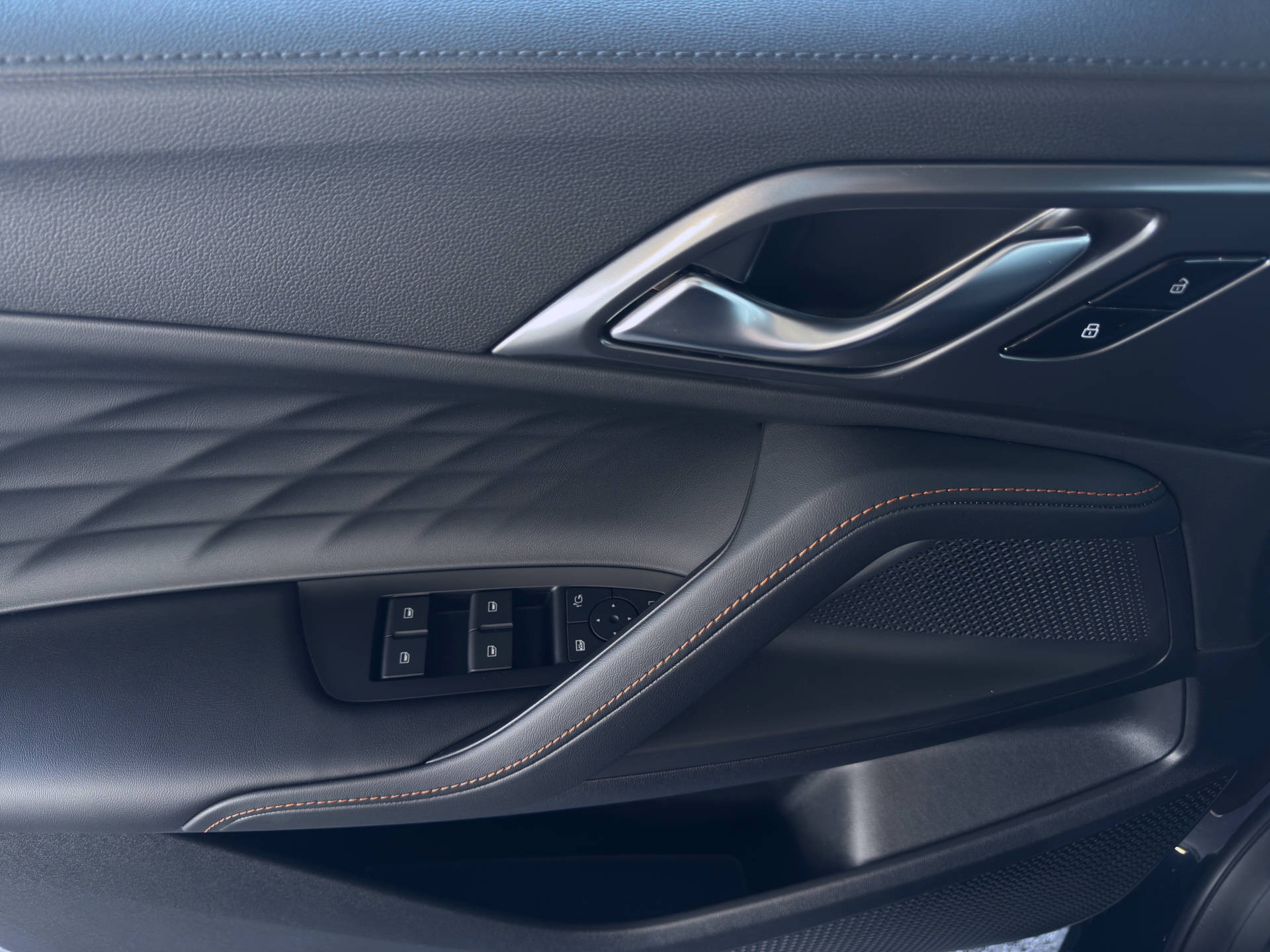 MG HS 1.5 Hybrid Luxury-image-13