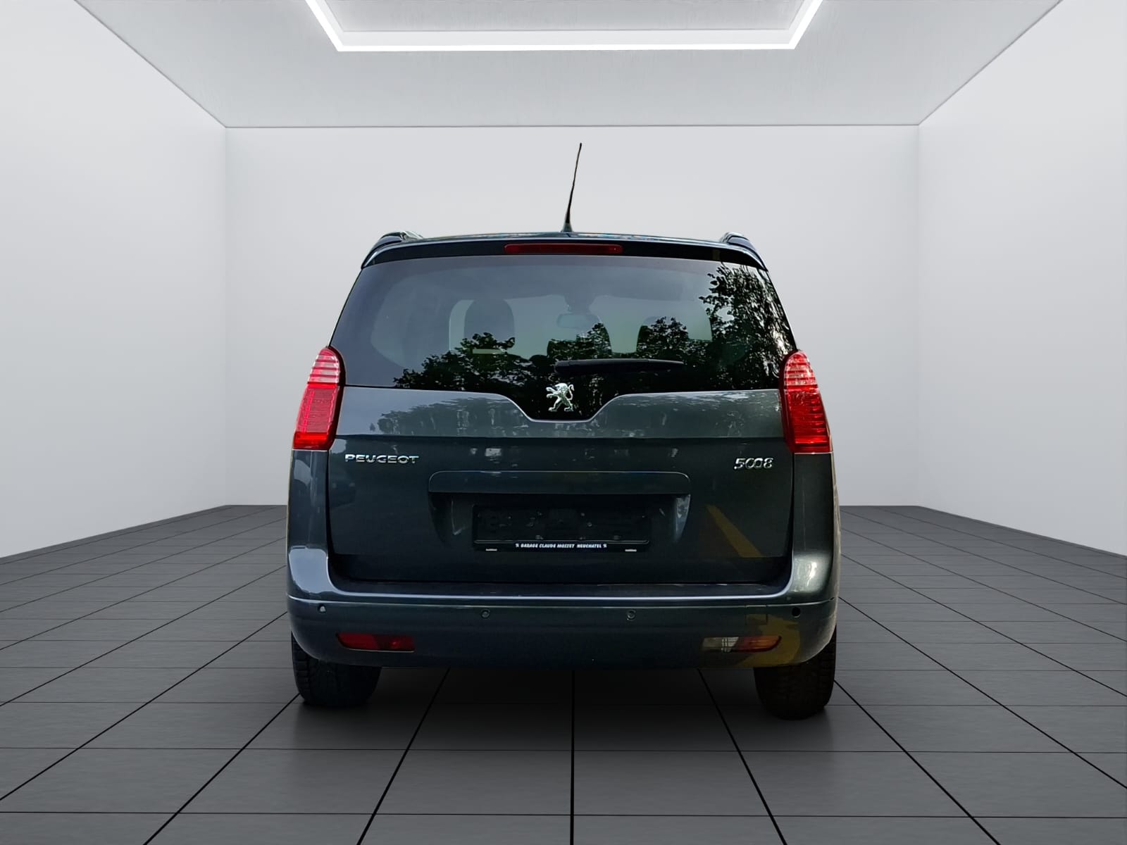 PEUGEOT 5008 1.6 16V T Family Automatic-image-5