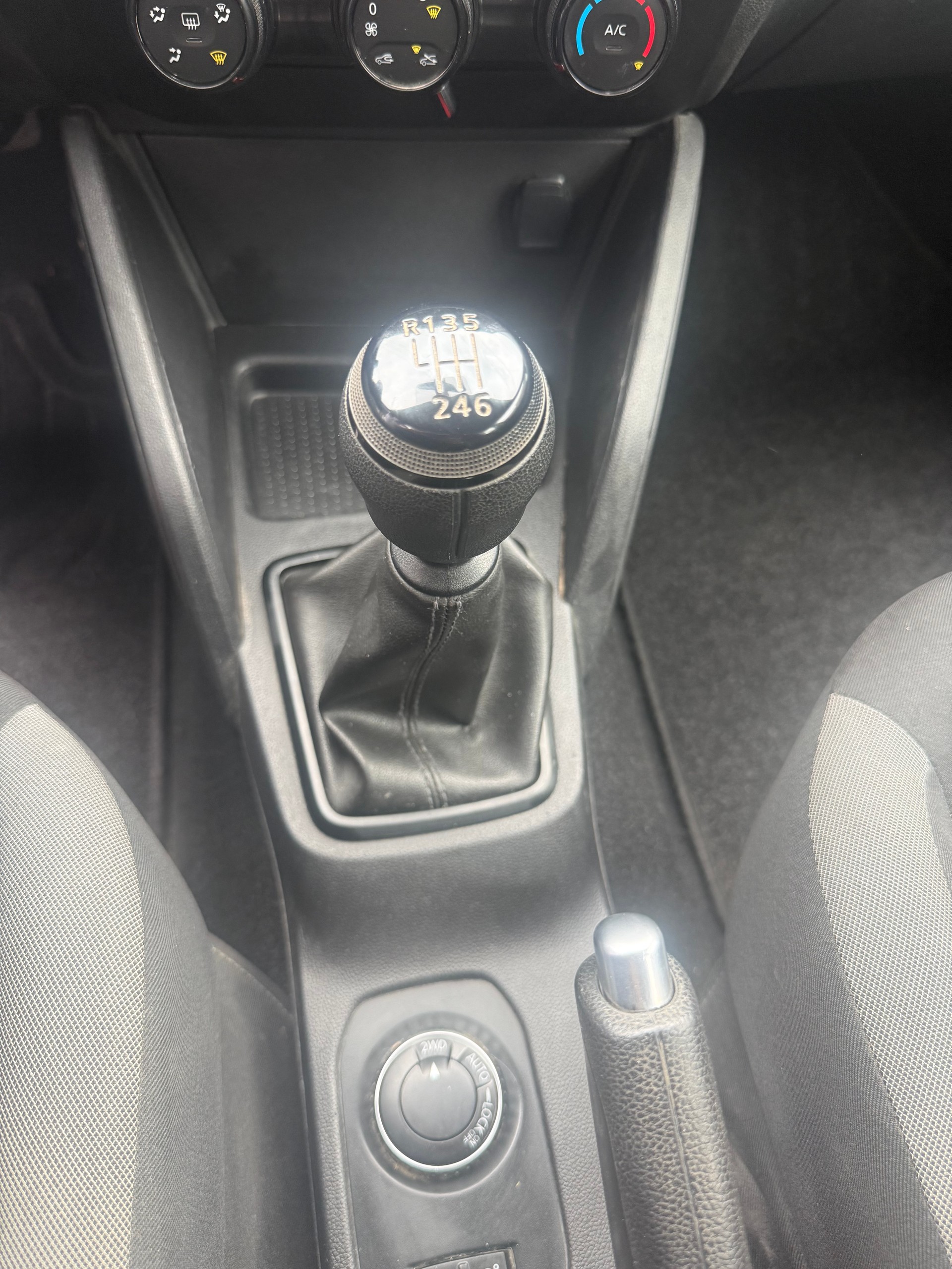DACIA Duster SCe 115 Essential 4x4-image-8