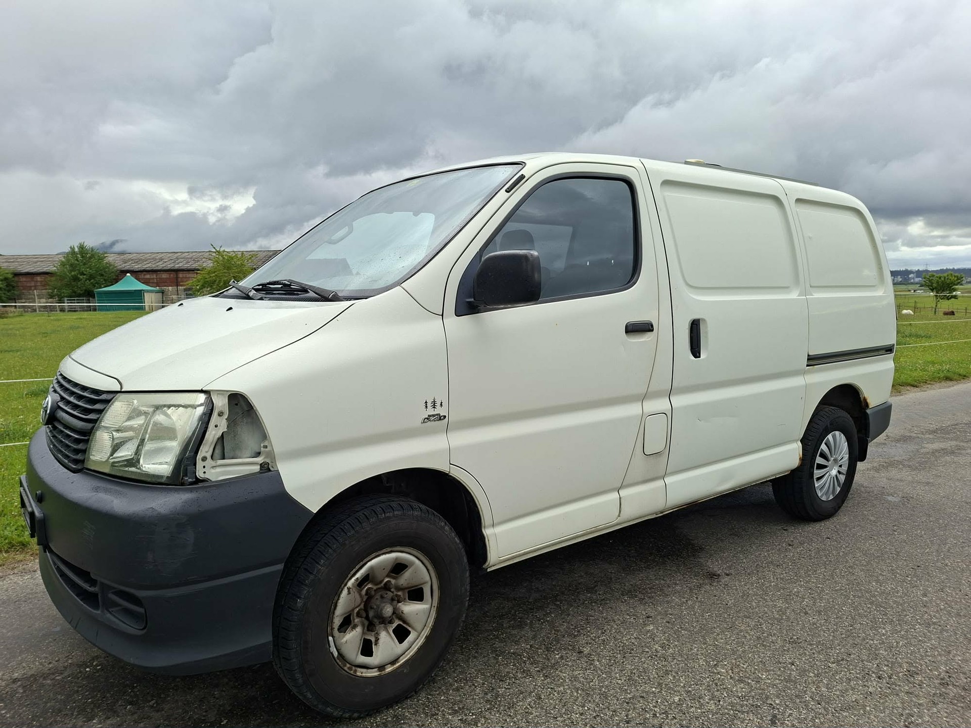 TOYOTA Hiace D-4D Kombi SWB