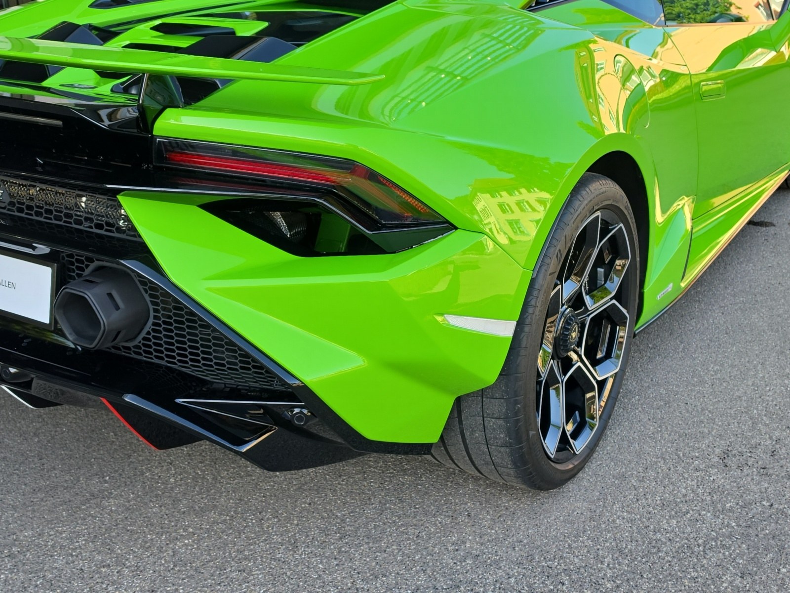 LAMBORGHINI Huracan Tecnica 24-image-9