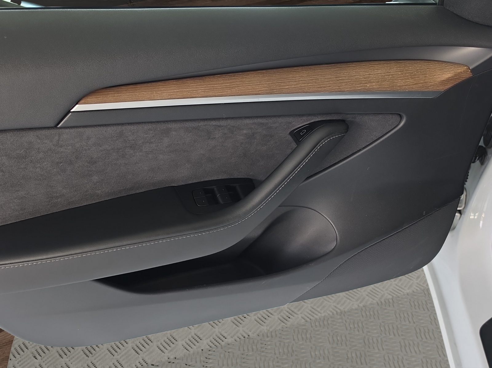 TESLA Model 3 Long Range Dual Motor AWD-image-9