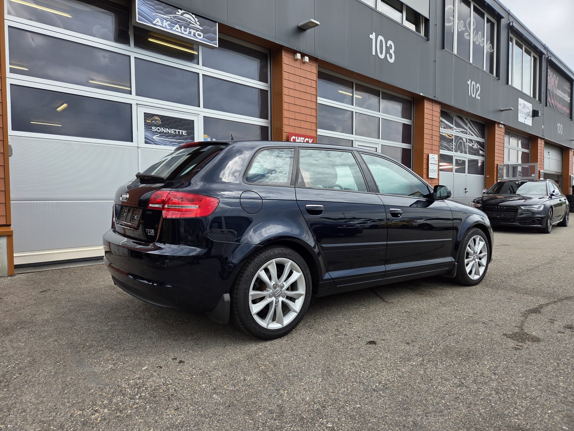 AUDI A3 Sportback 2.0 TFSI Ambition quattro S-tronic-image-1